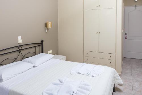 Double Room with Extra Bed photo 1