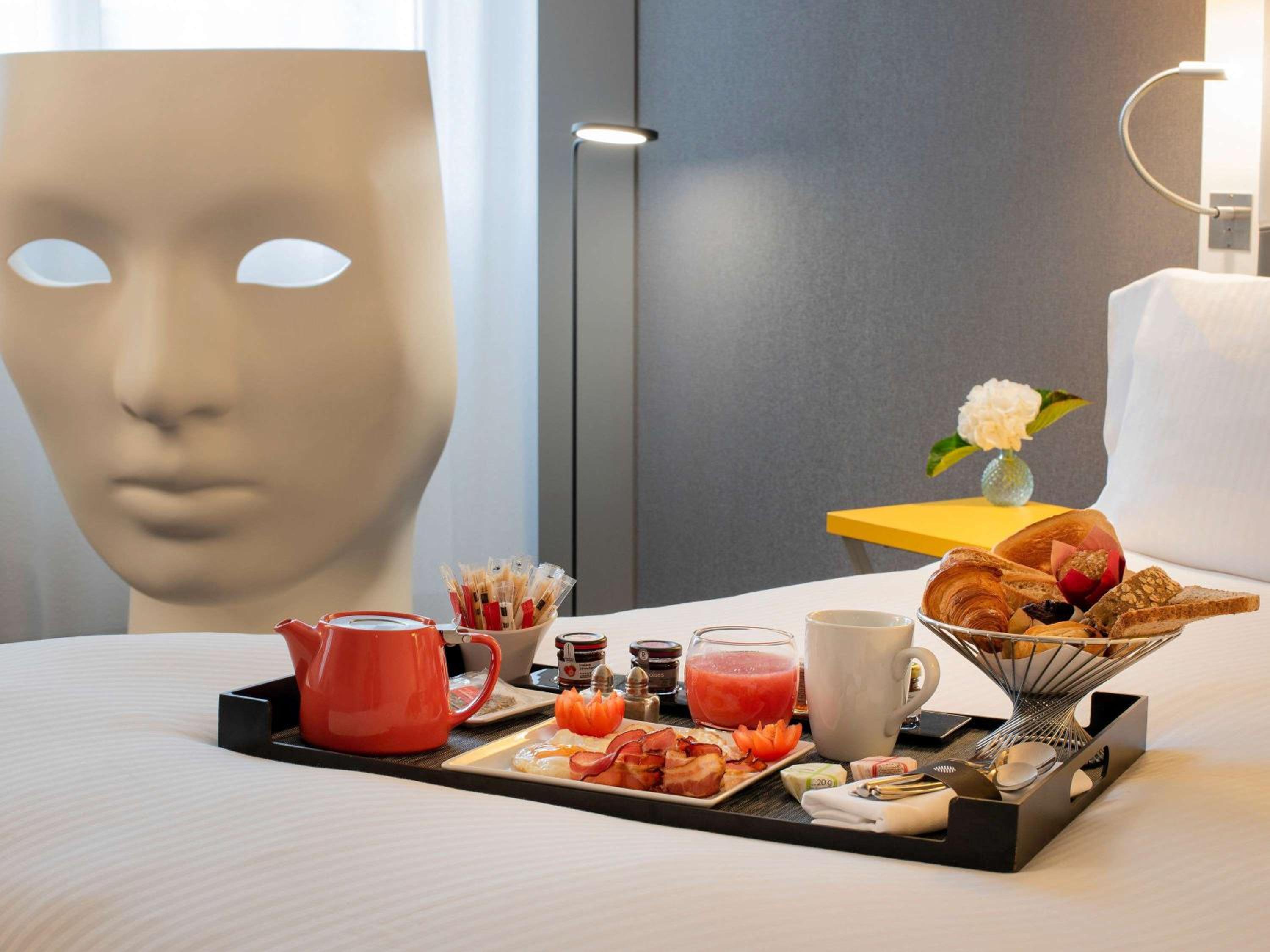 Deluxe King Room - Photo 8