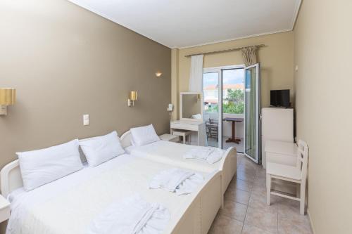 Triple Room with Balcony photo 3