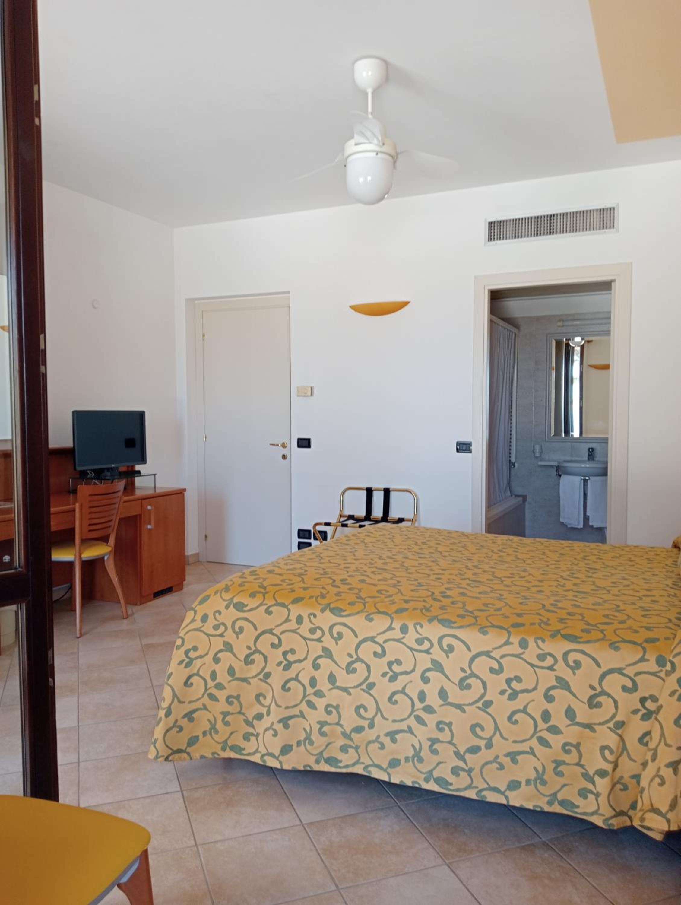 Large Double Room photo 3
