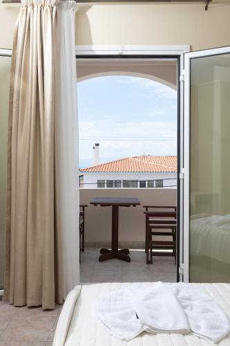 Double or Twin Room with Sea View photo 3