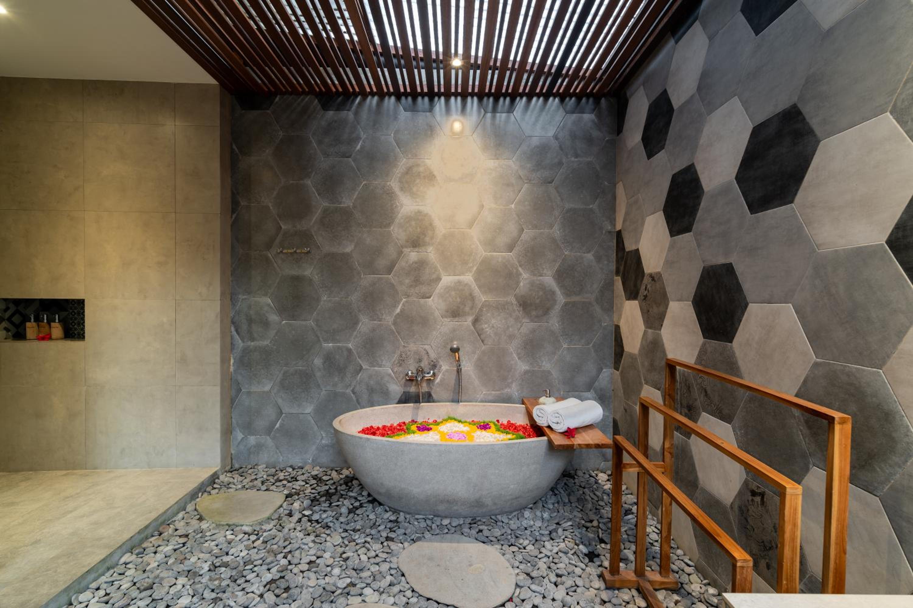 Suite with Private Pool - Photo 3