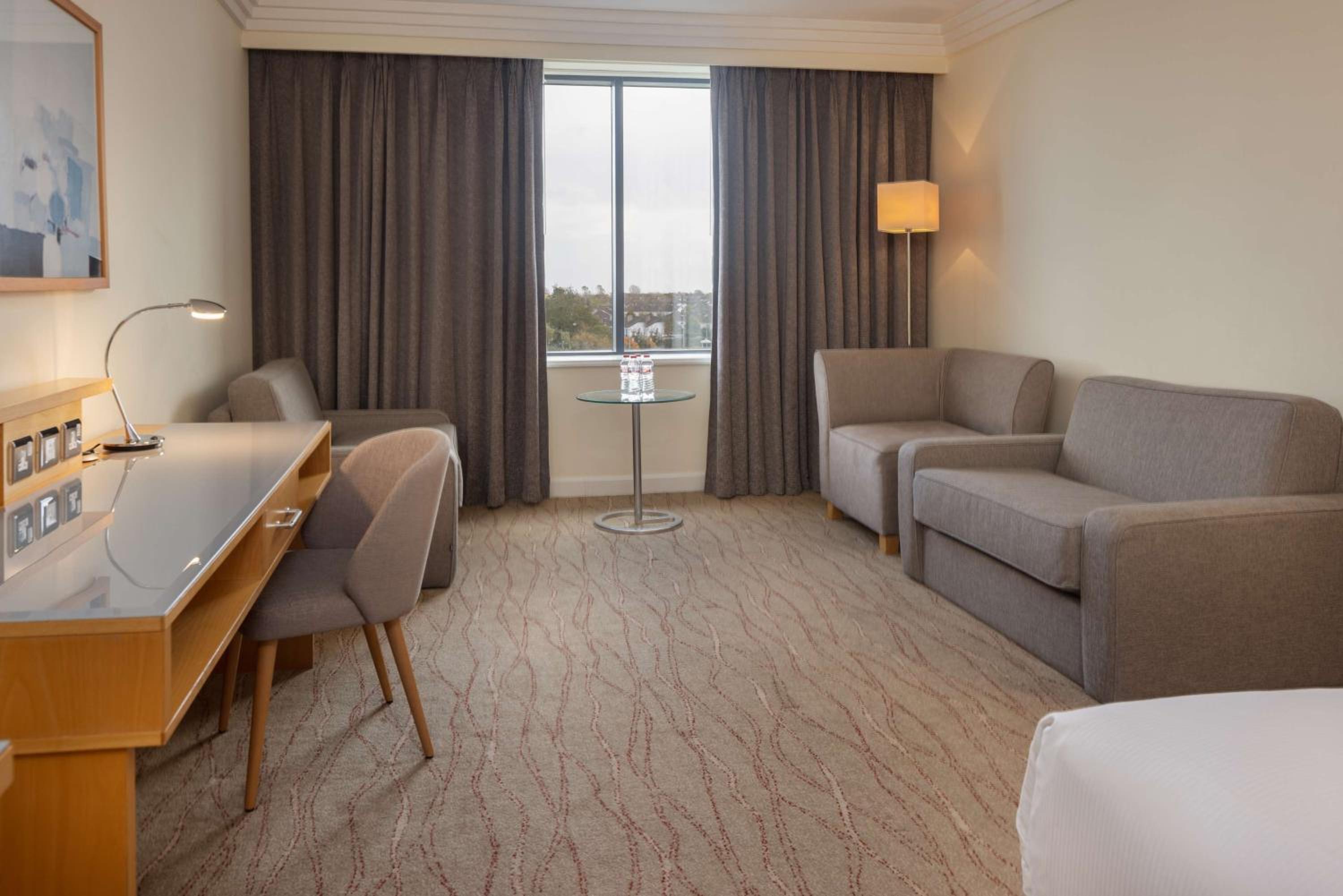 King Room with two single sofa beds - Photo 5