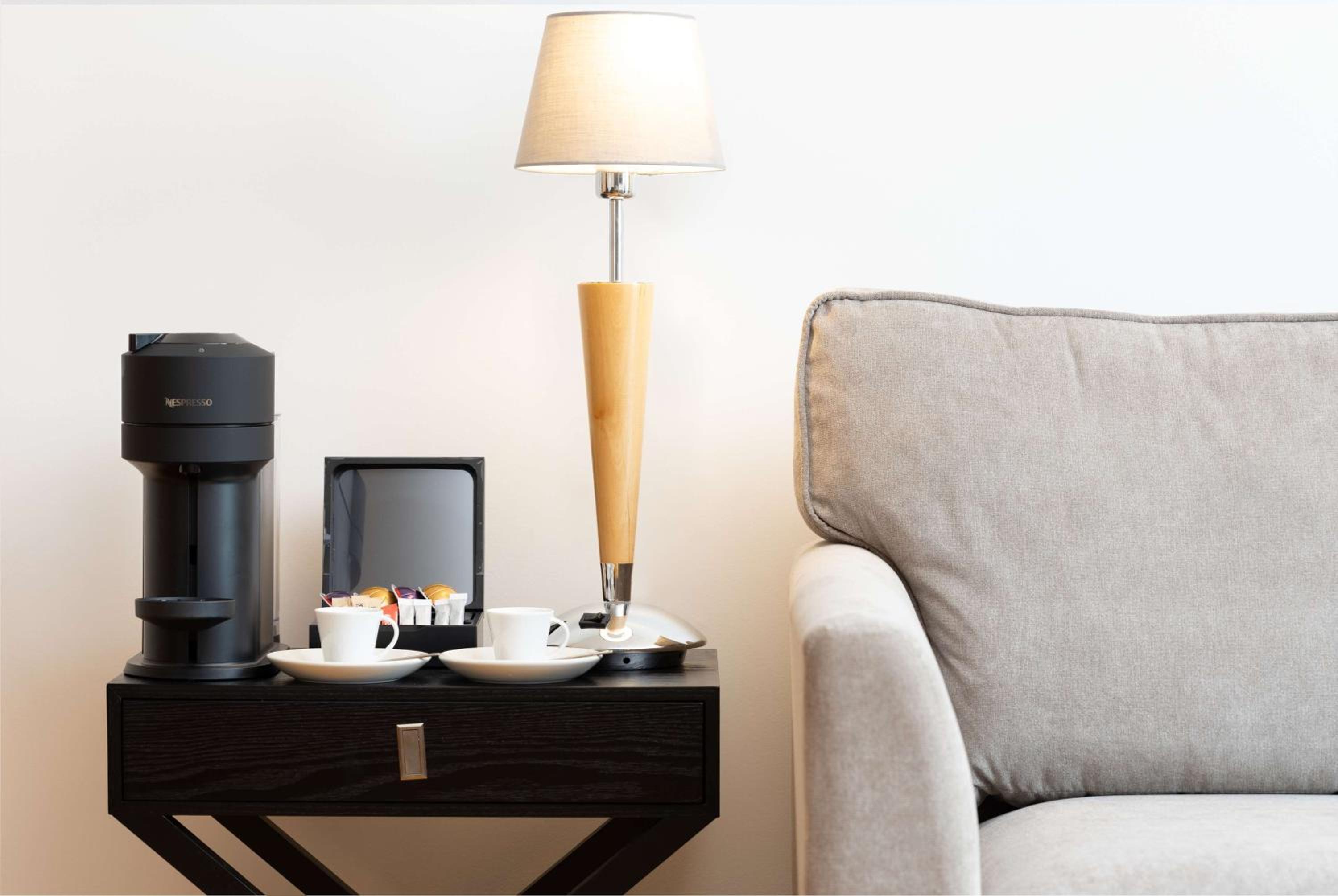 King Suite with Lounge - Photo 4