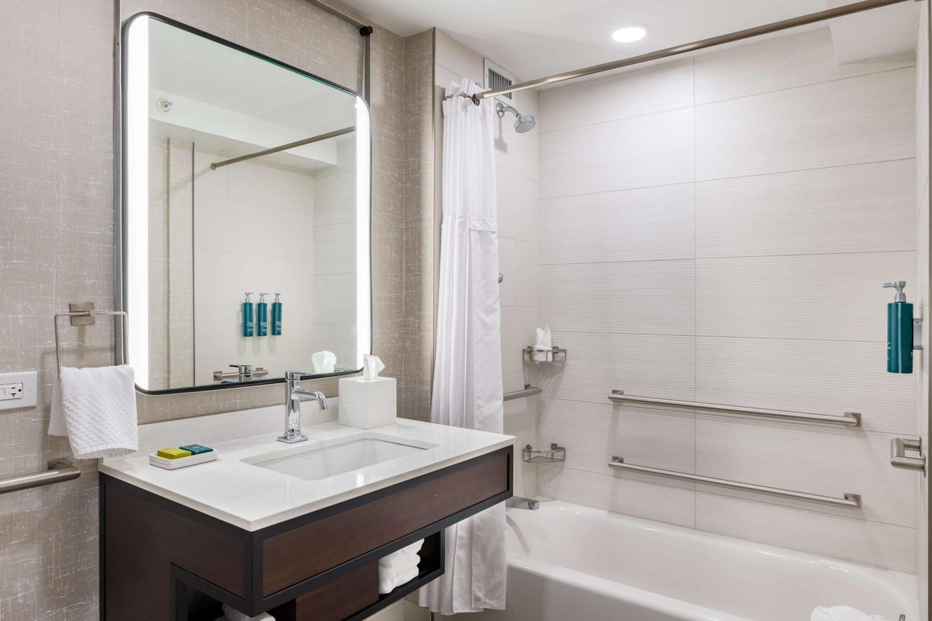 Queen Room with Two Queen Beds - Mobility Access - Photo 4