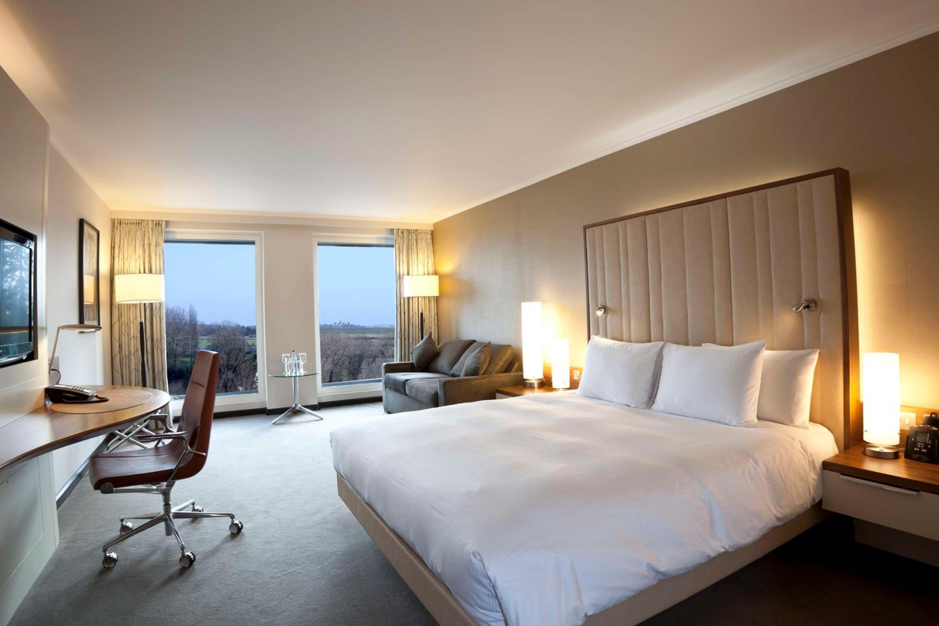 Family Room with One King Bed and One Double Sofa Bed - Photo 7