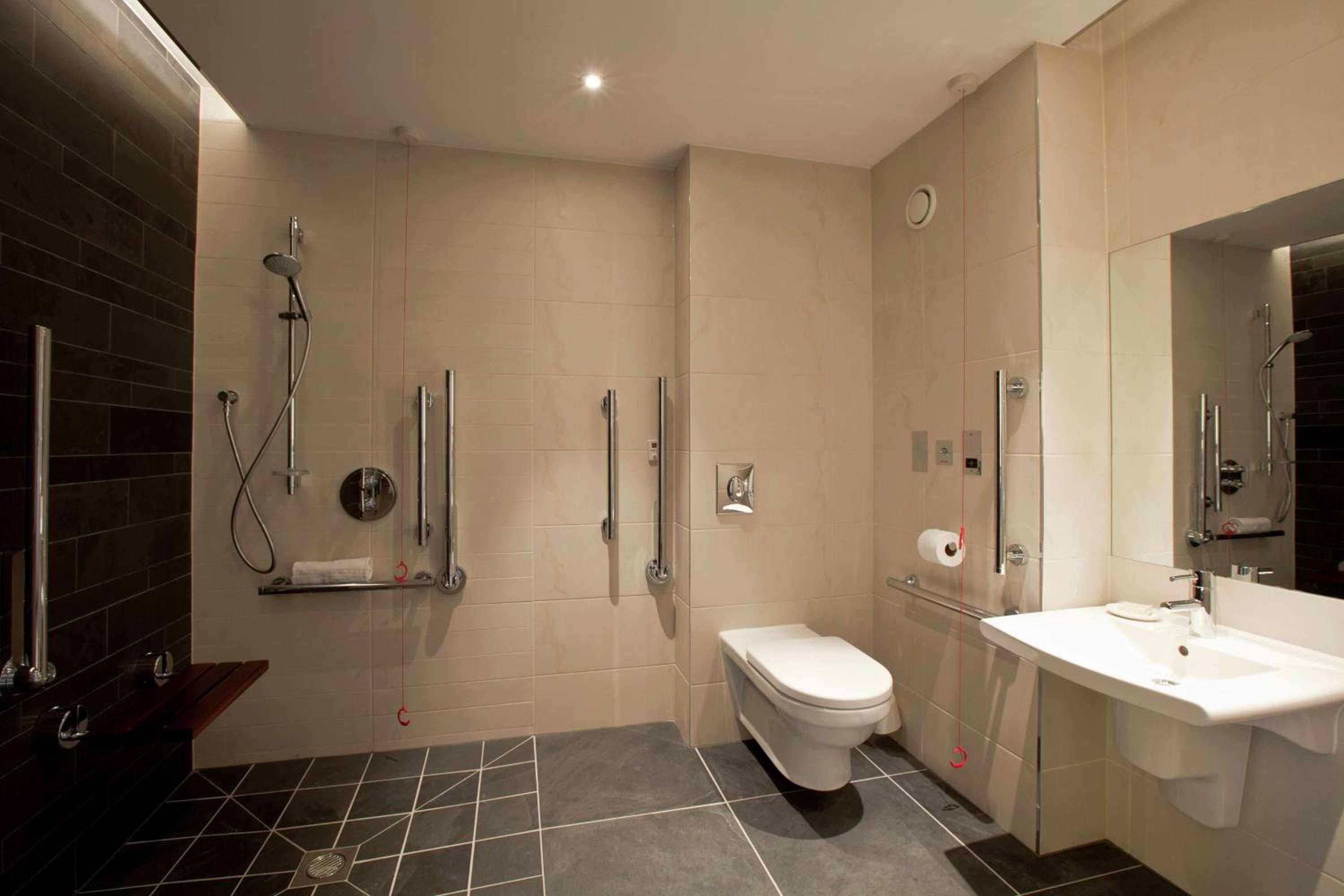 Queen Room - Accessible - Photo 6