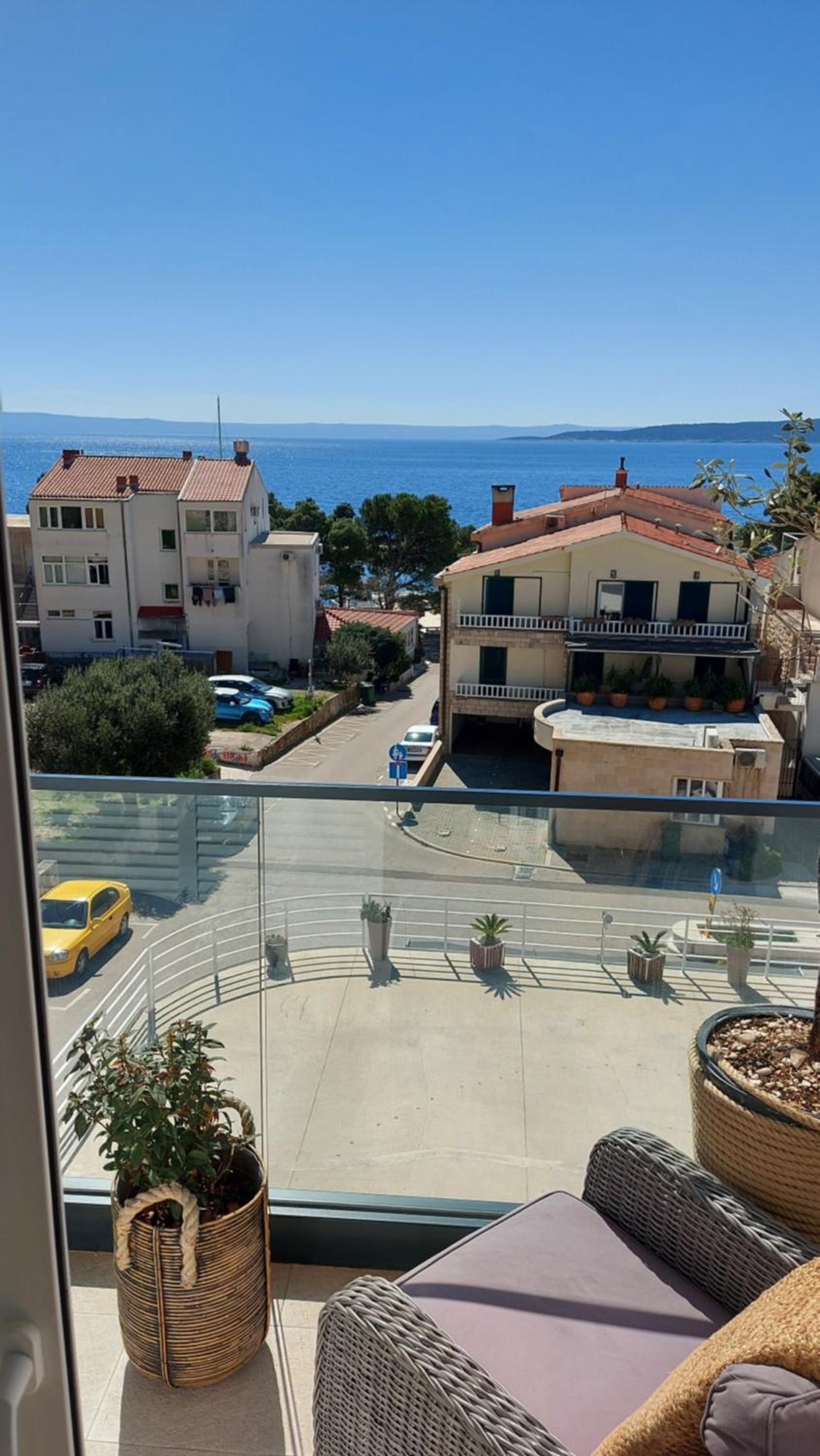 Apartment with Sea View - Photo 3
