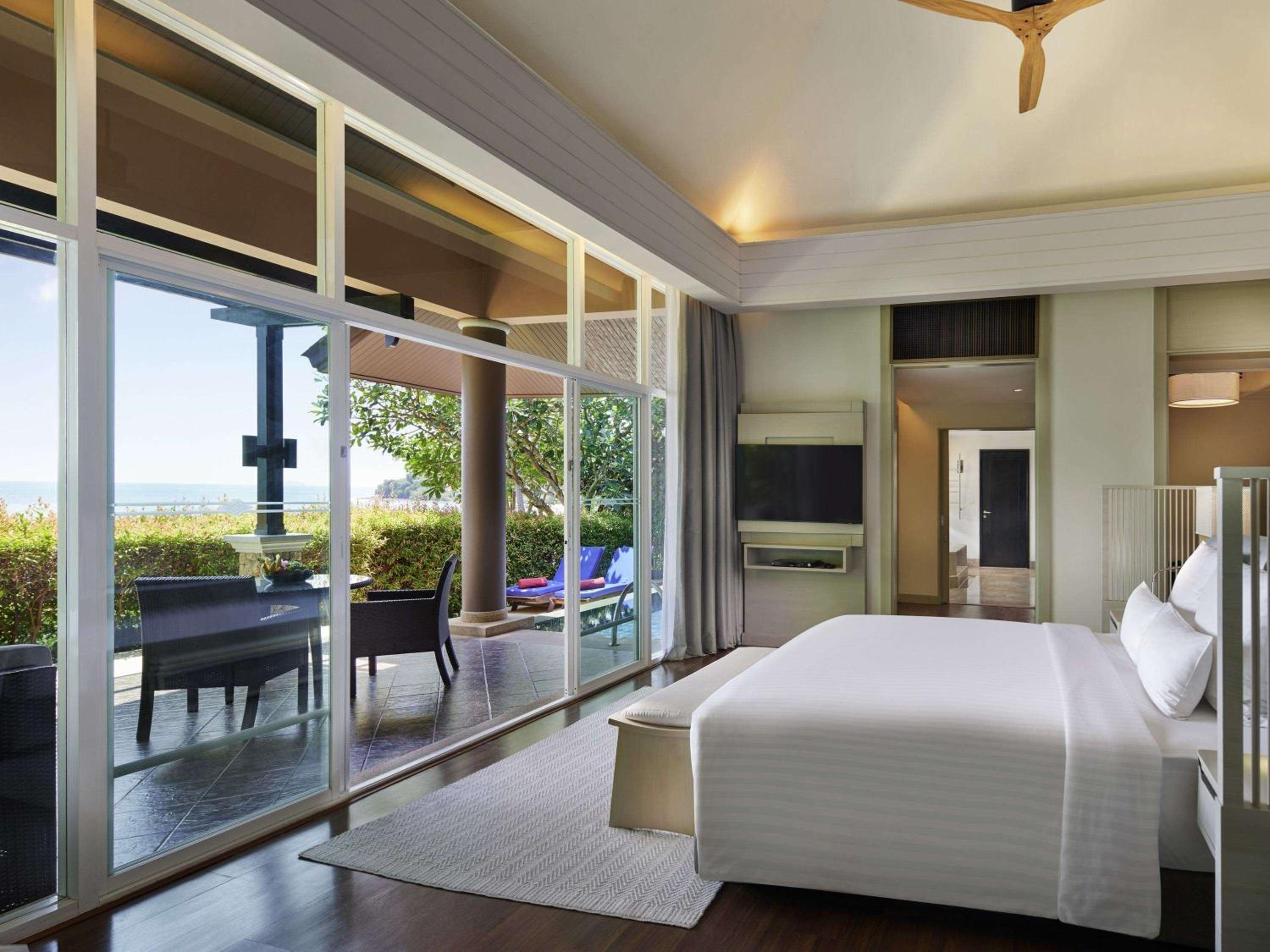 Pool Villa Sea View, 1 King Bed, Island’s Most Stunning Sunrise - Photo 4