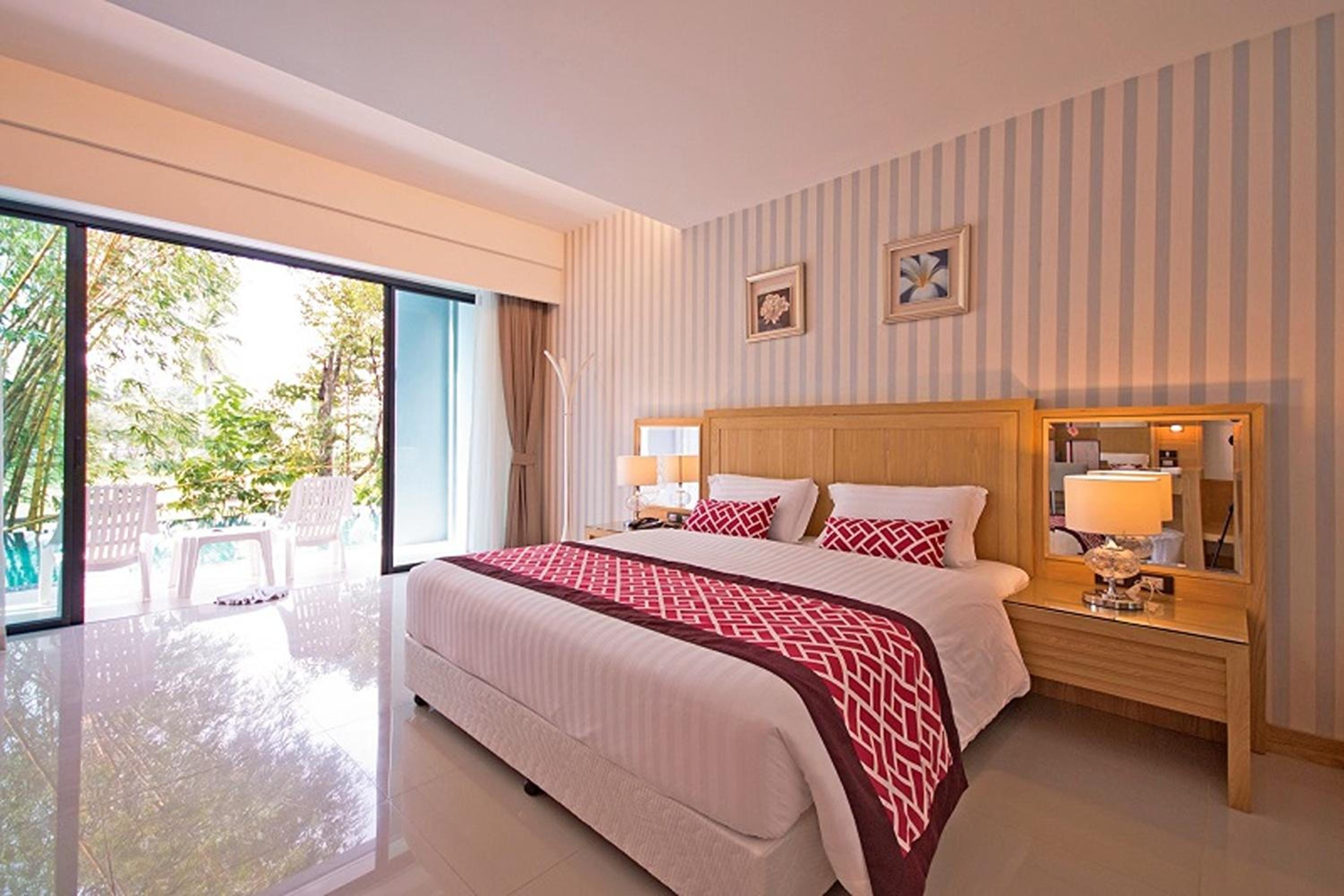 Deluxe Double Room with Pool Access