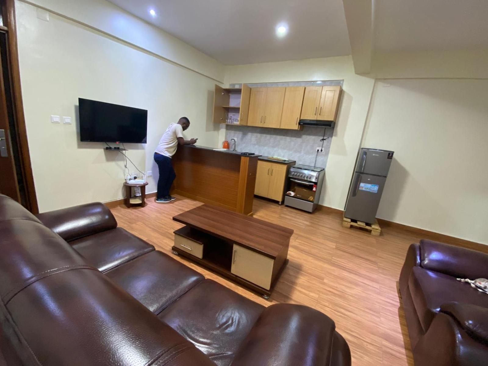 One-Bedroom Apartment - Photo 3