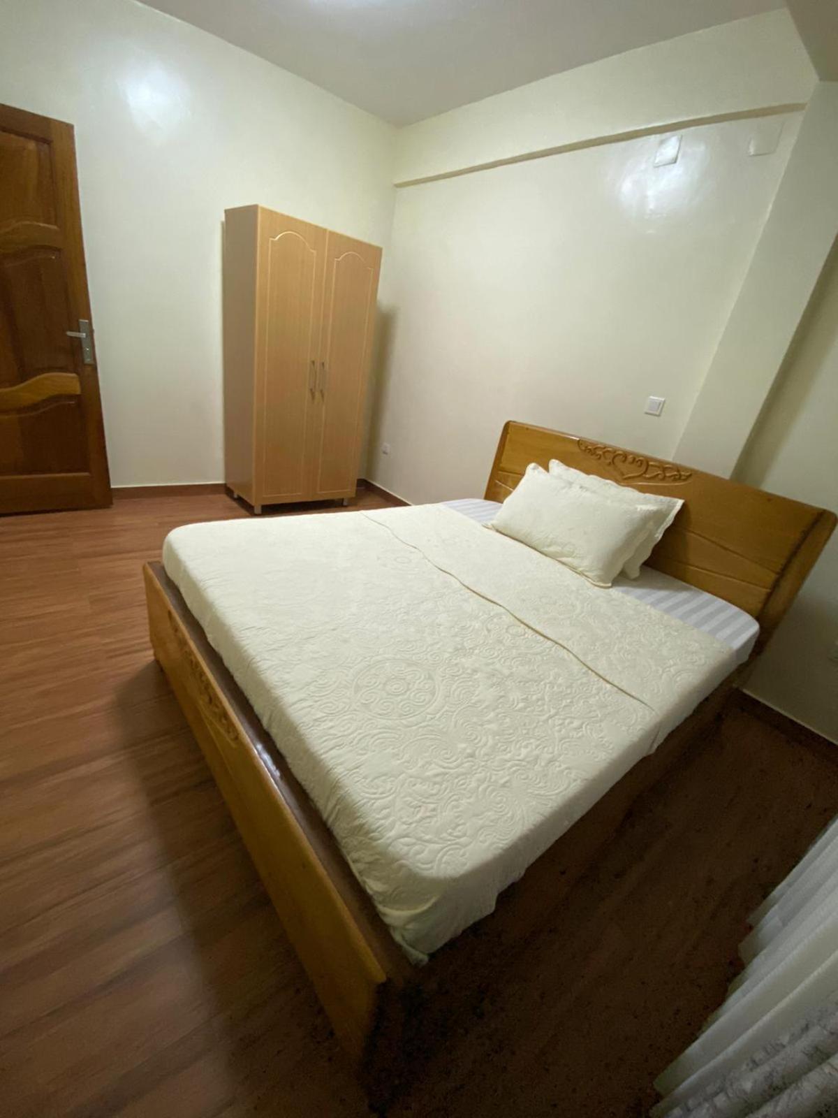 One-Bedroom Apartment - Photo 2