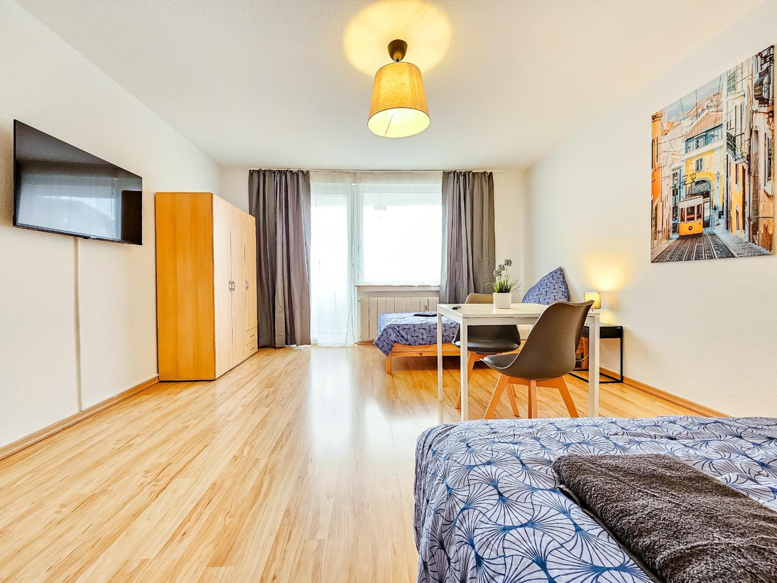 Four-Bedroom Apartment with Balcony  photo 3