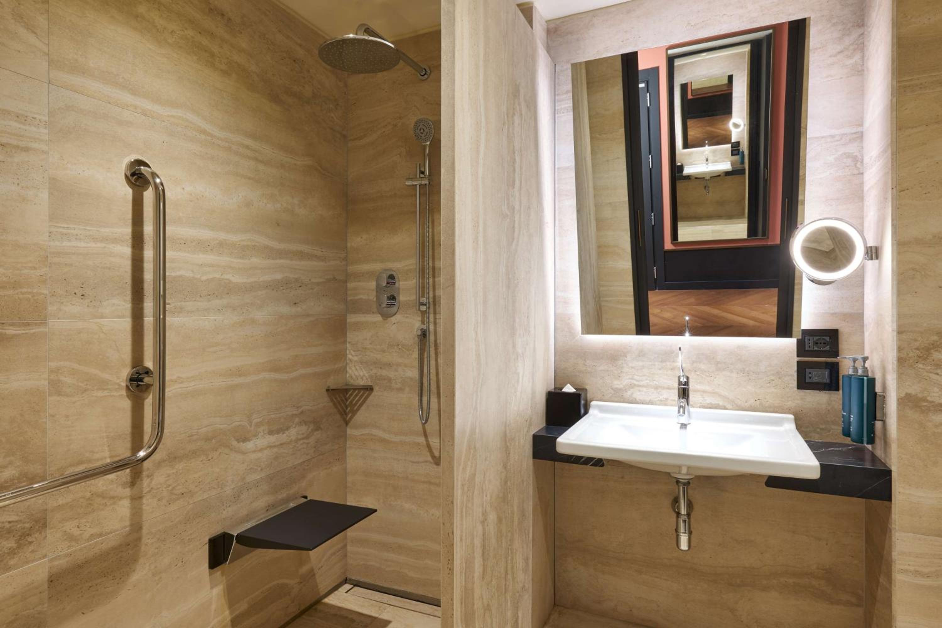 King Room - Mobility Accessible