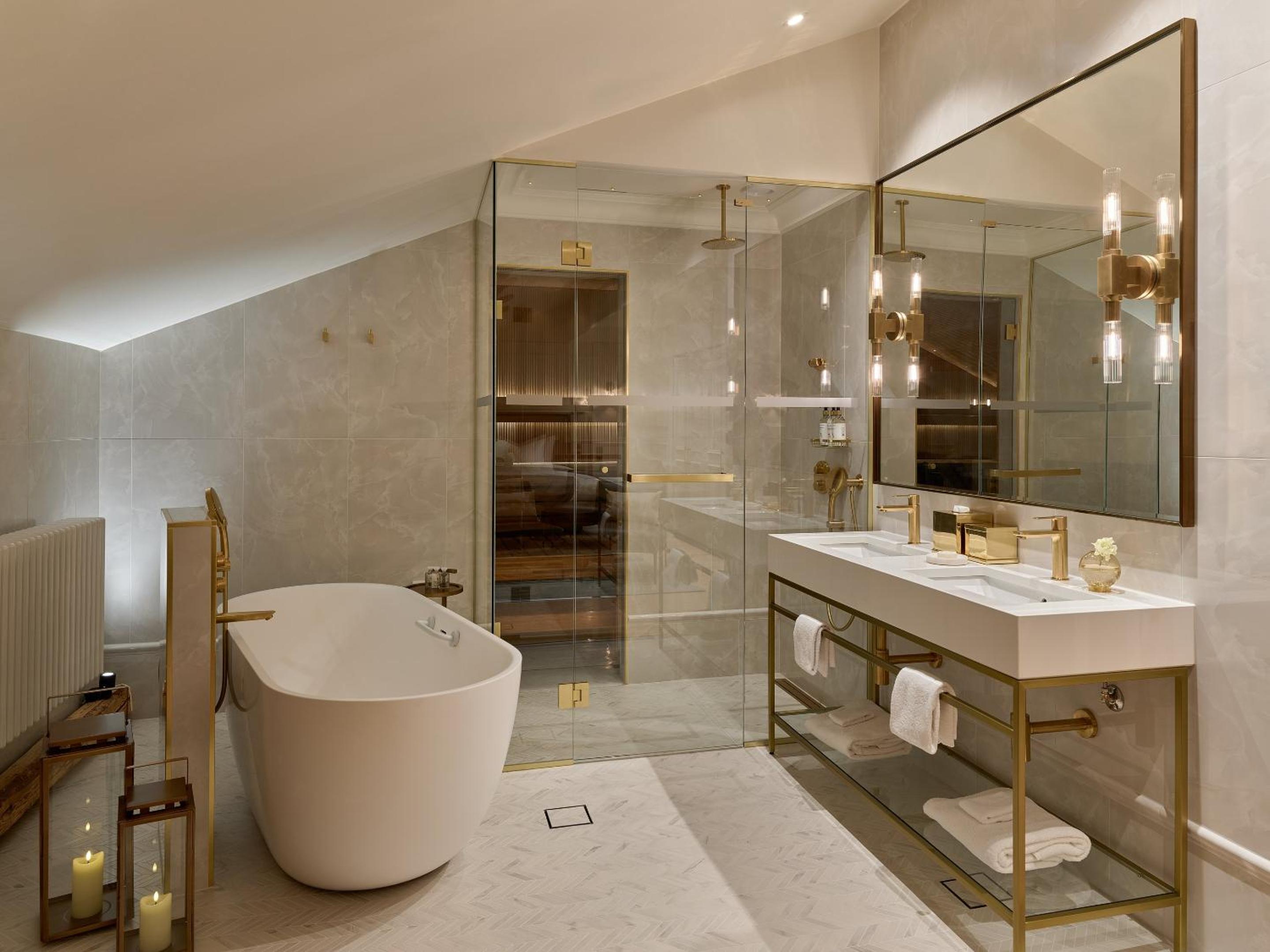 Premier King Room with Spa Facilities - Photo 1