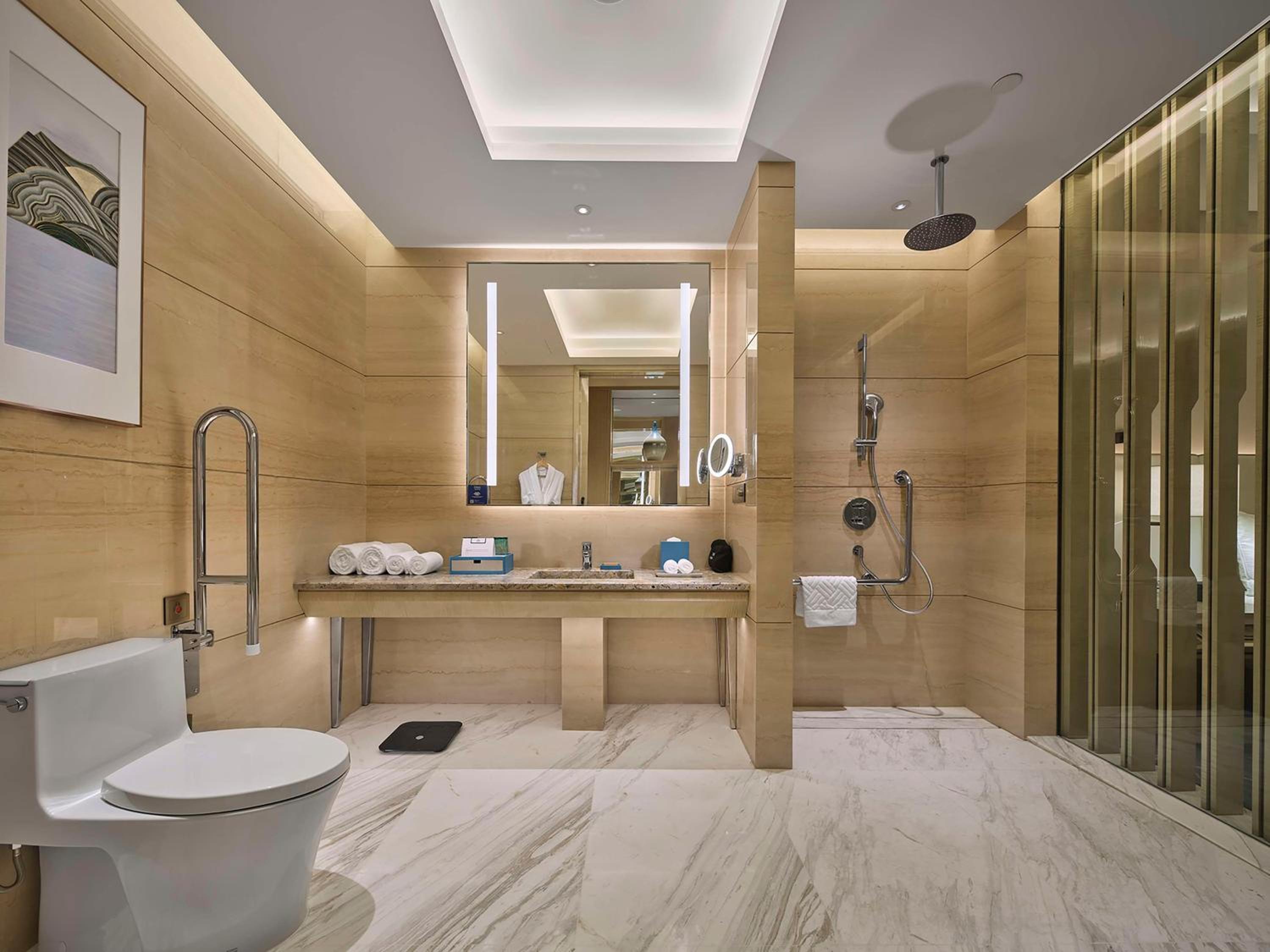 King Room - Mobility Accessible - Photo 2