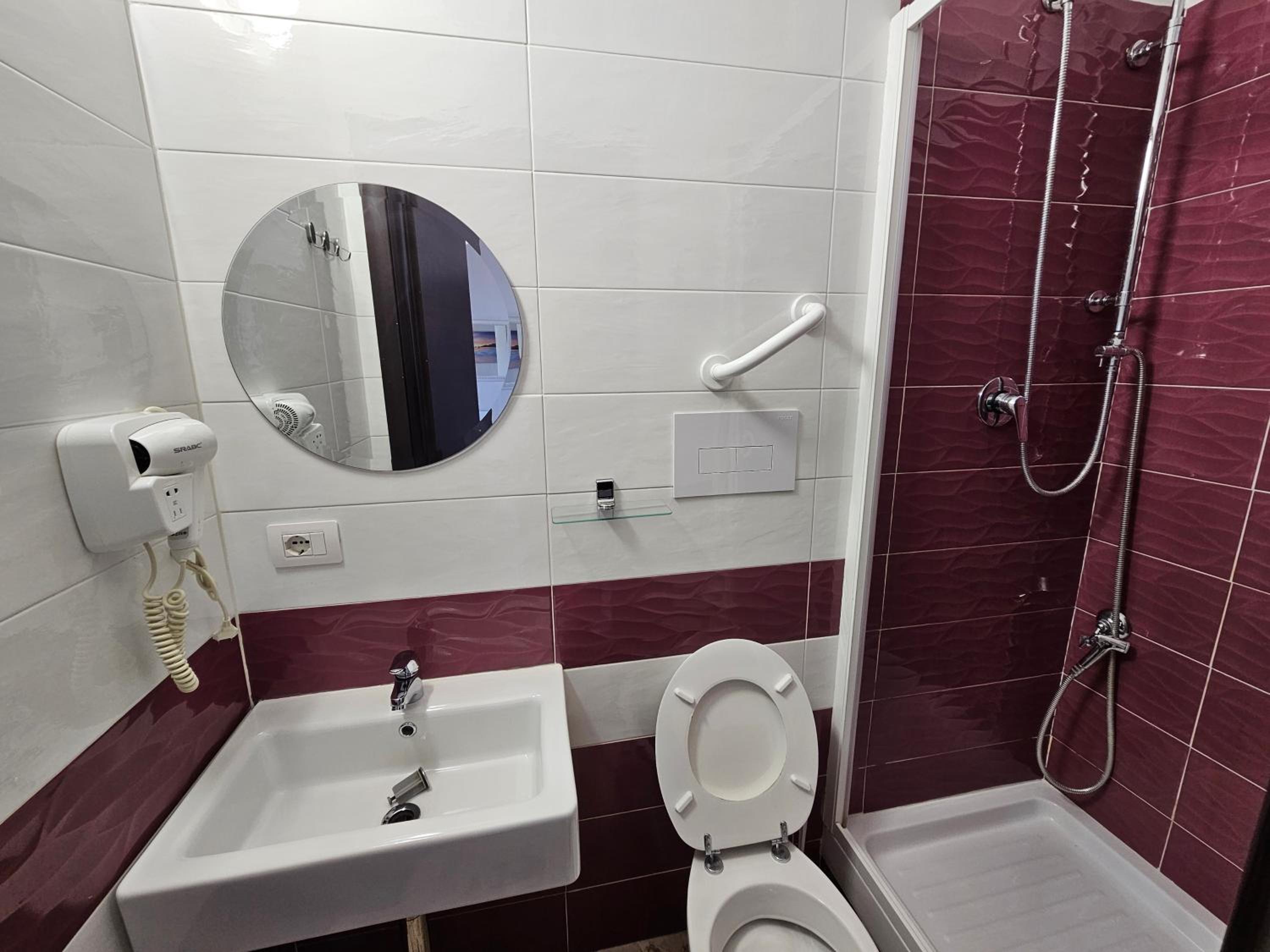 Double Room with Balcony - Photo 3