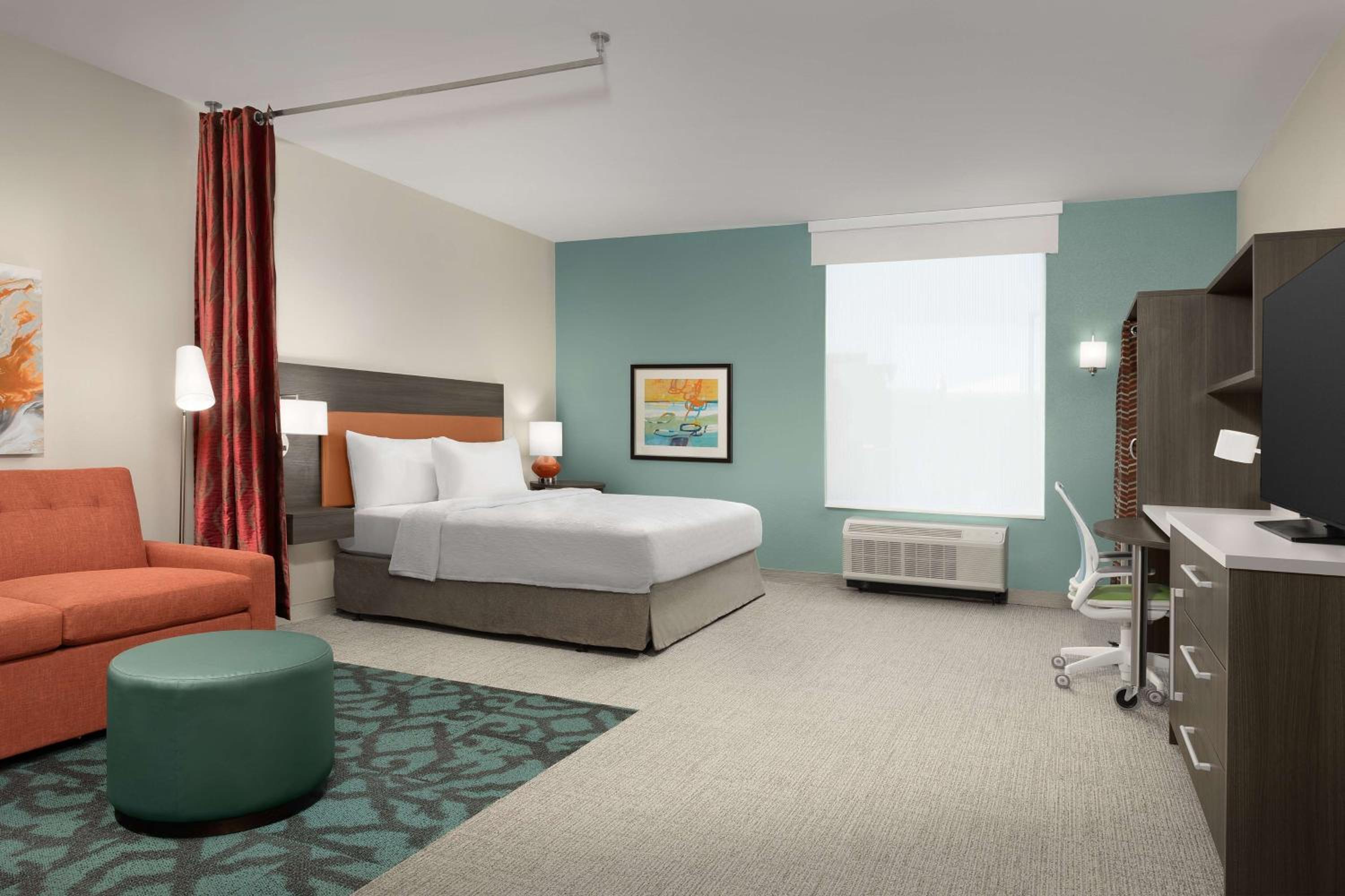 King Studio Suite with Bath Tub - Mobility Accessible - Photo 1