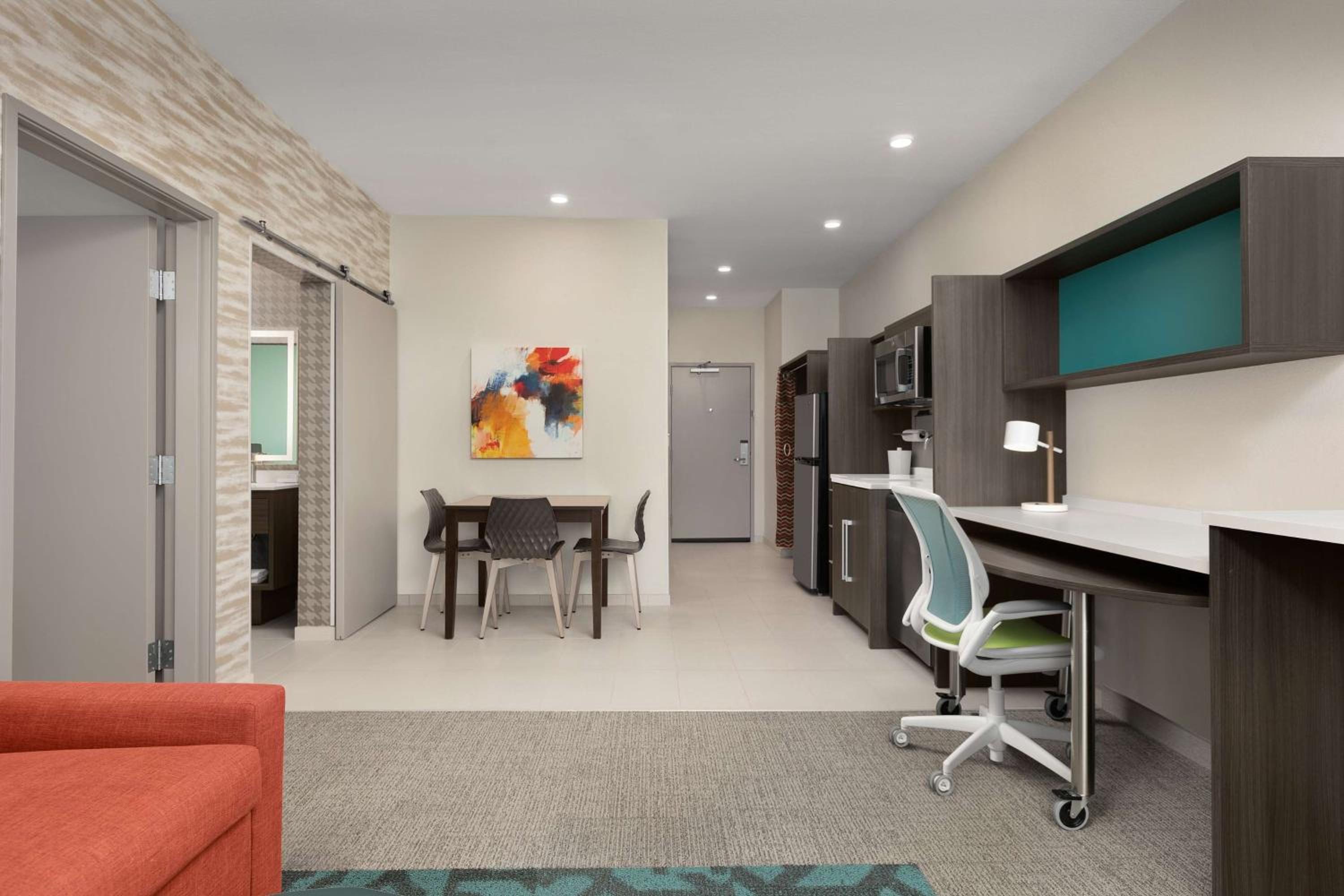 One-Bedroom King Suite - Photo 4