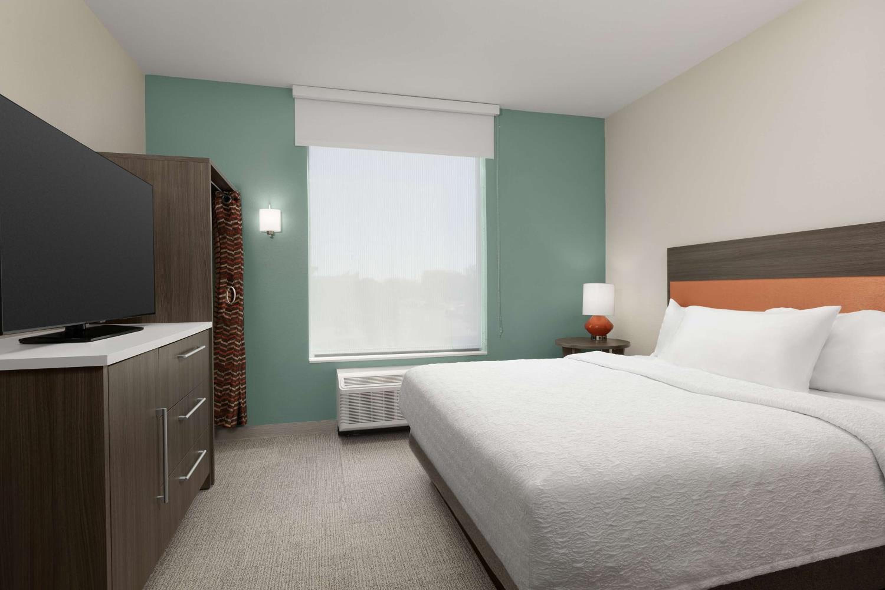 One-Bedroom King Suite - Photo 5