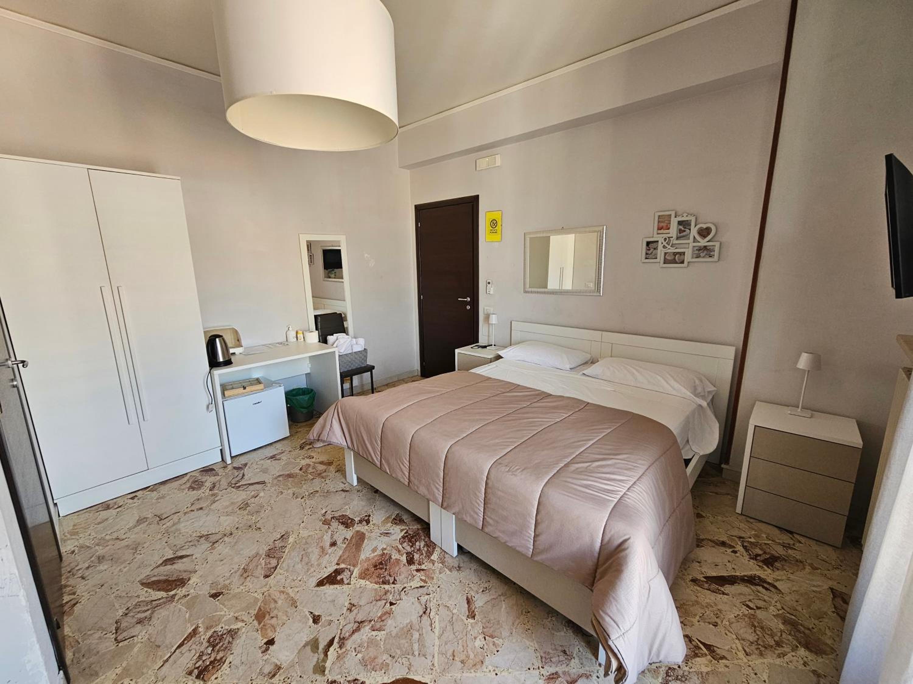 Double Room with Balcony - Photo 1