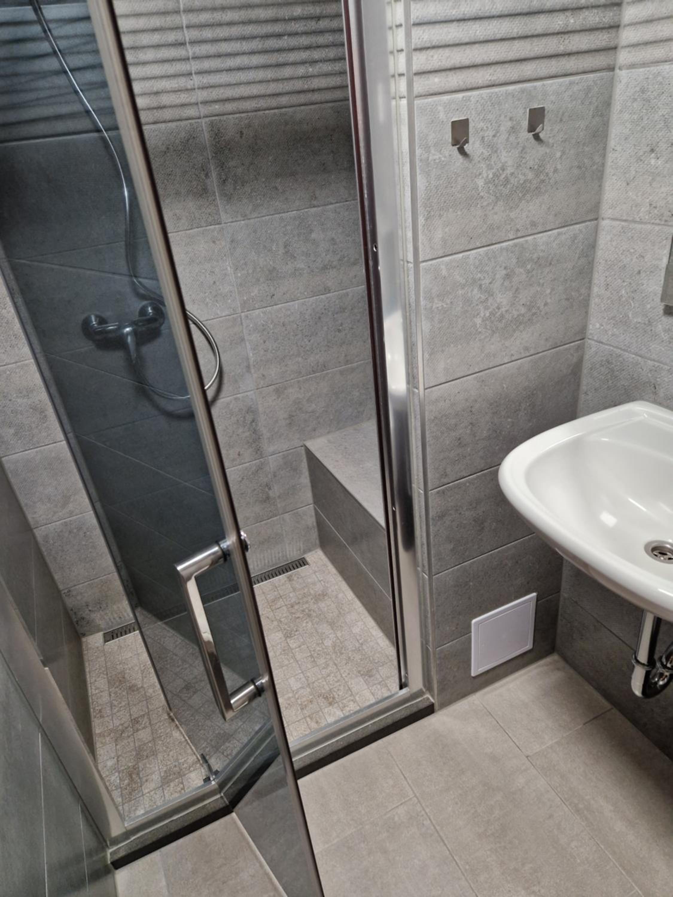 Double or Twin Room with Private Bathroom photo 2
