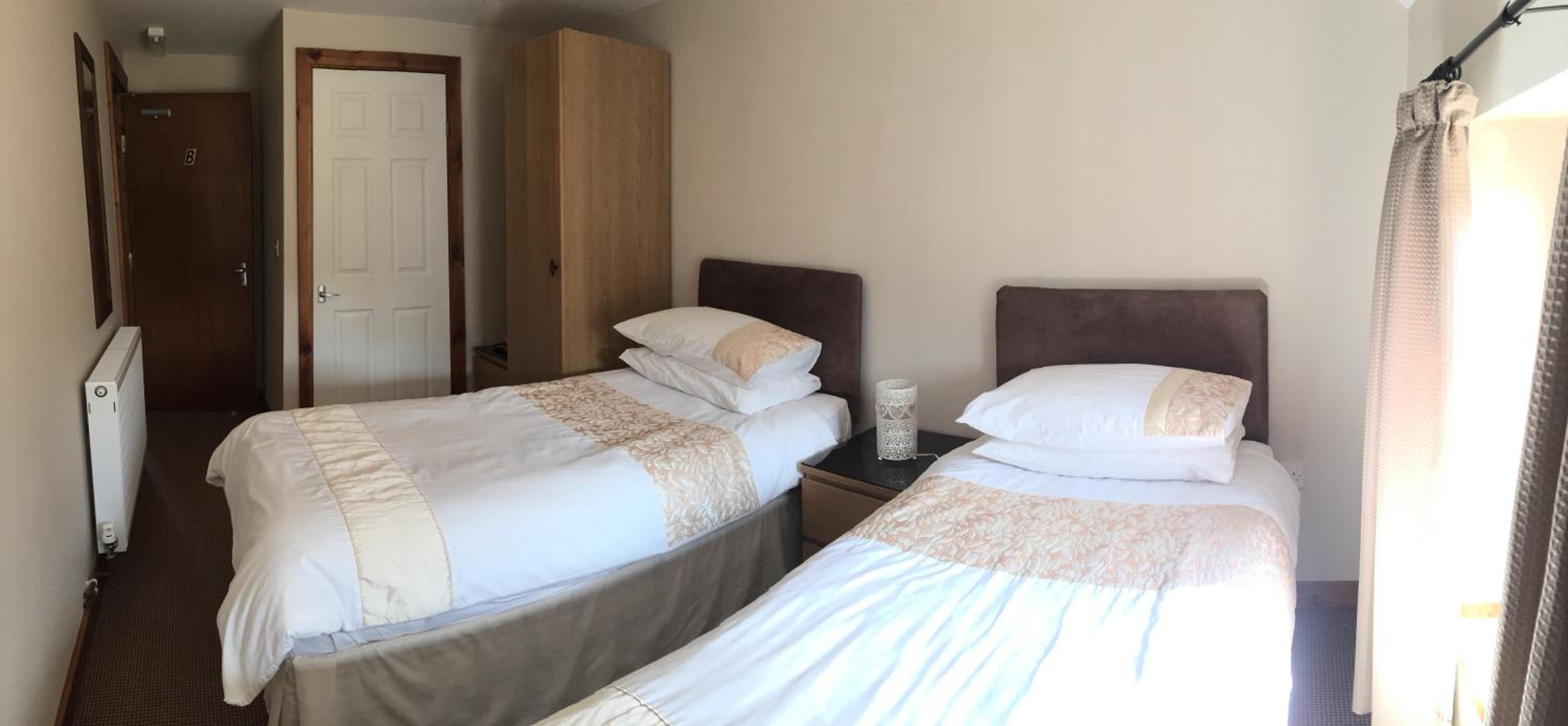 Standard Twin Room - Photo 2