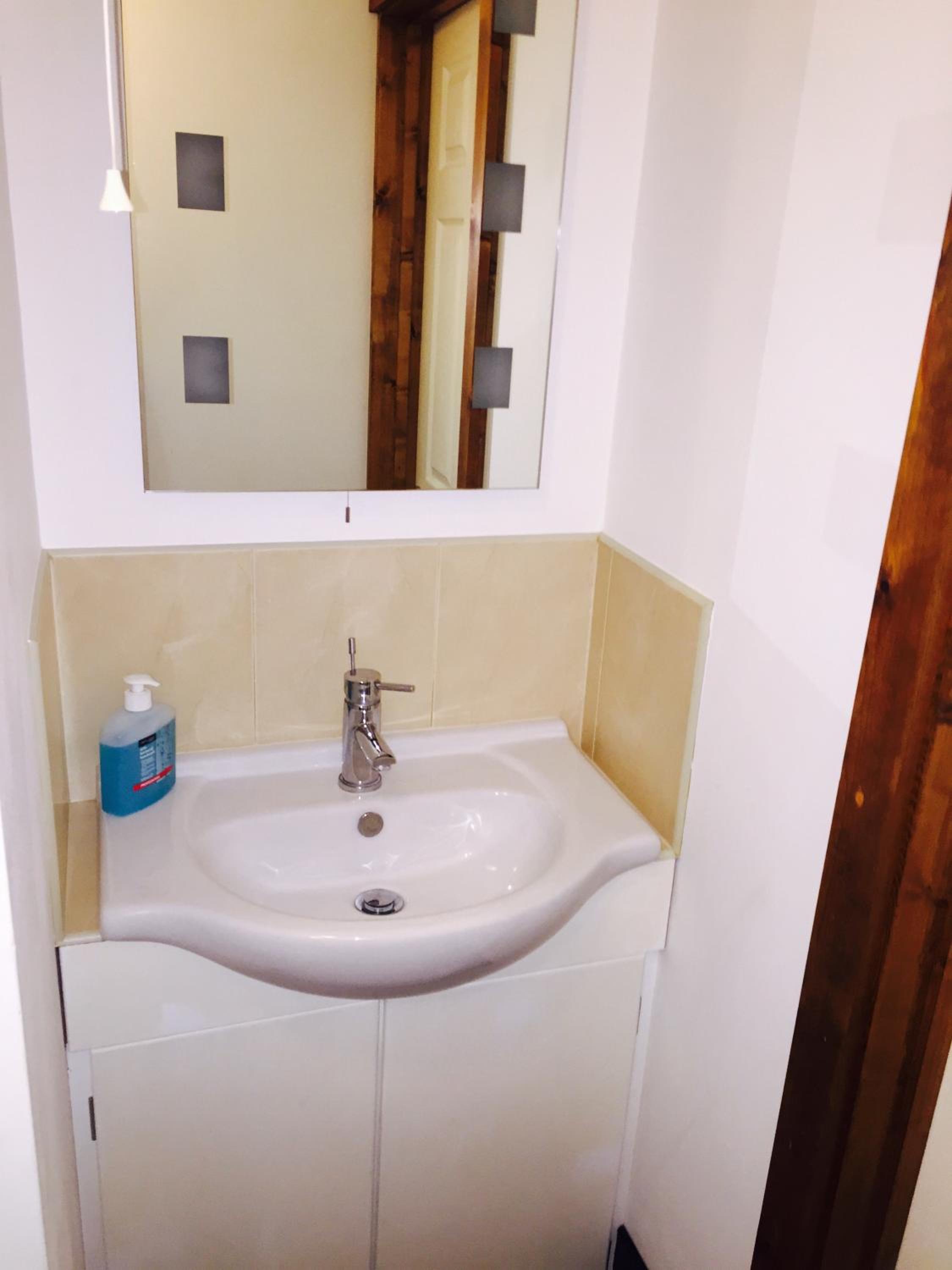 Standard Twin Room - Photo 5