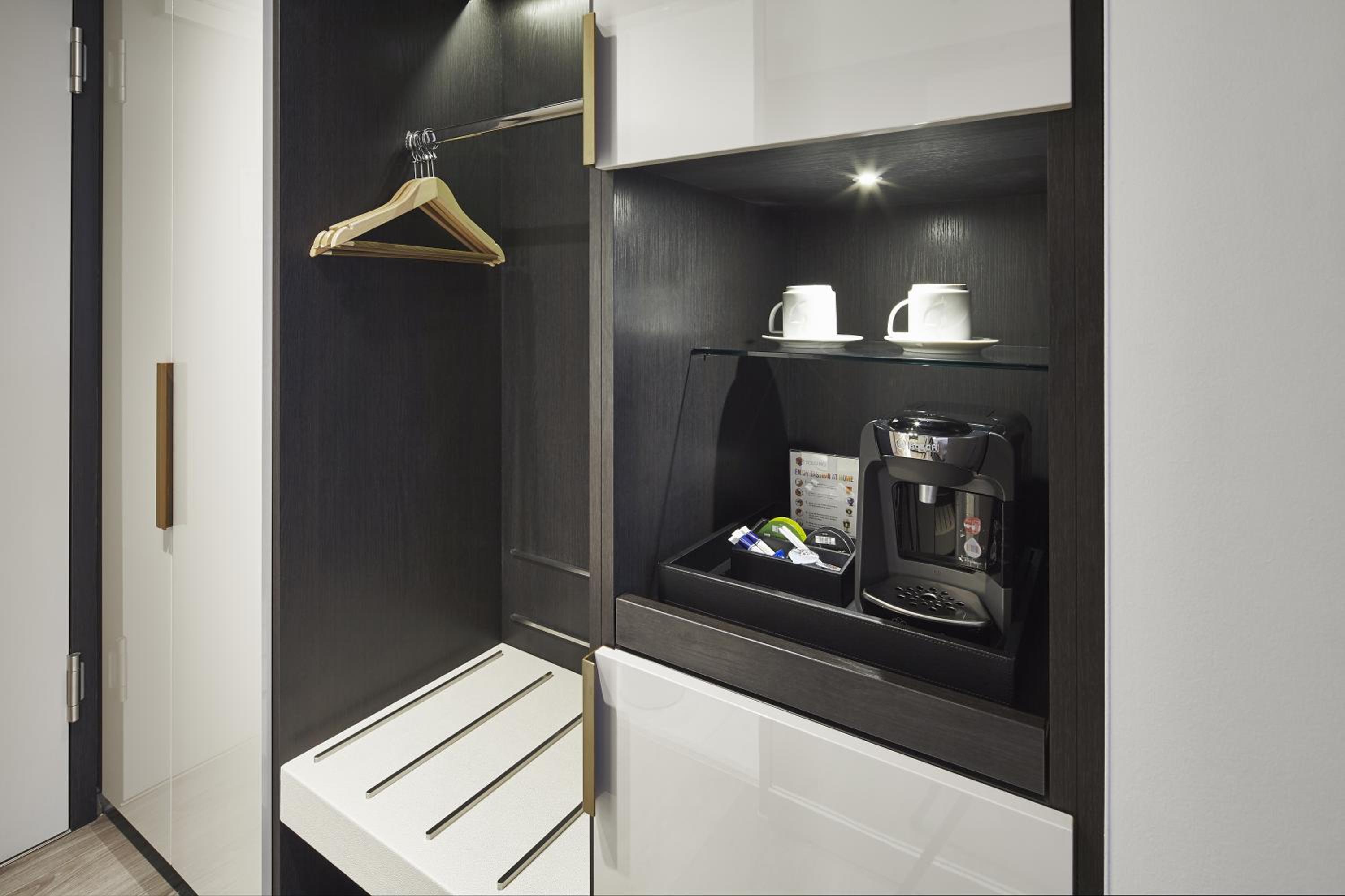 Executive Room - Photo 5
