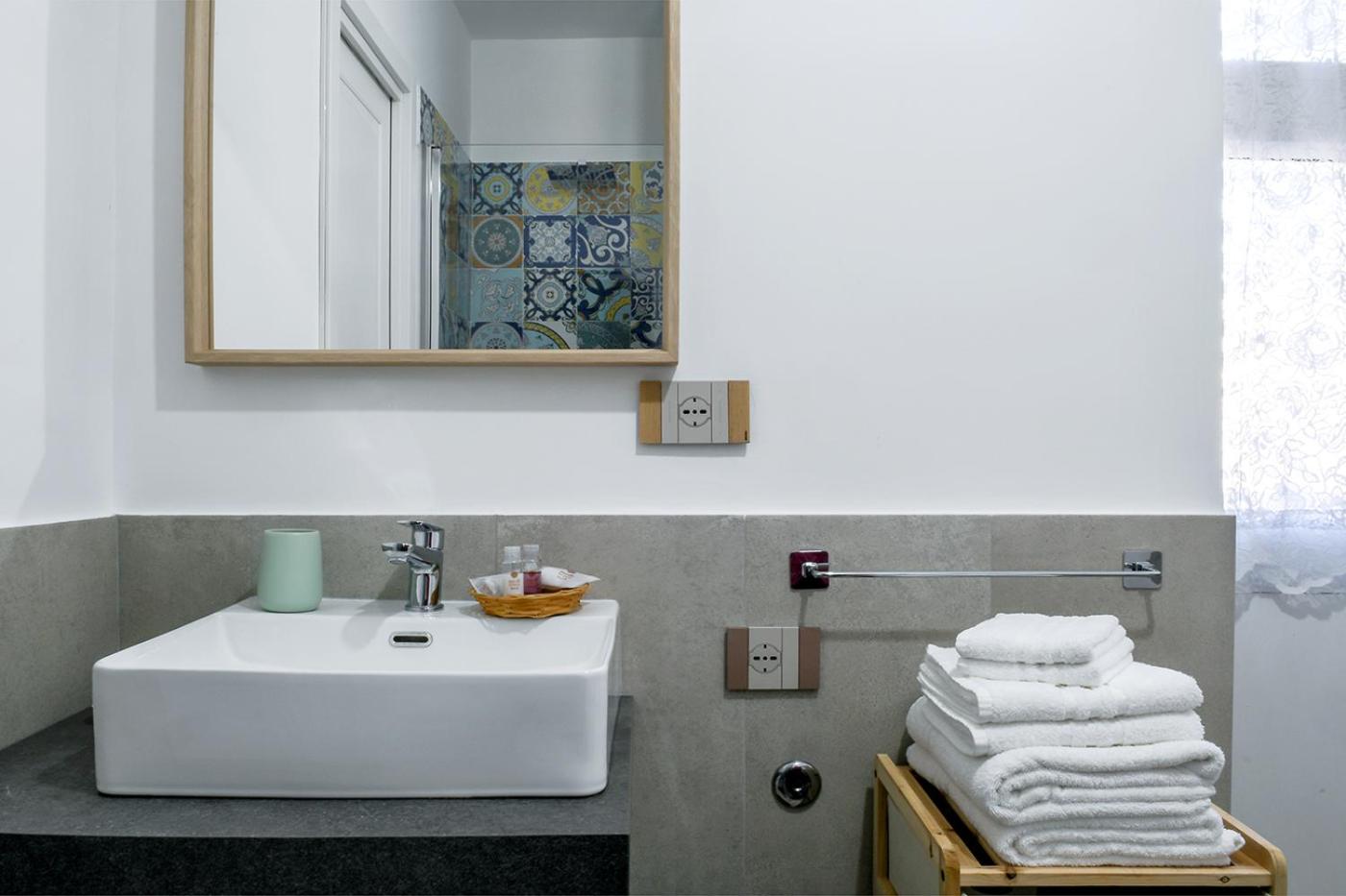 Classic Triple Room - Photo 26
