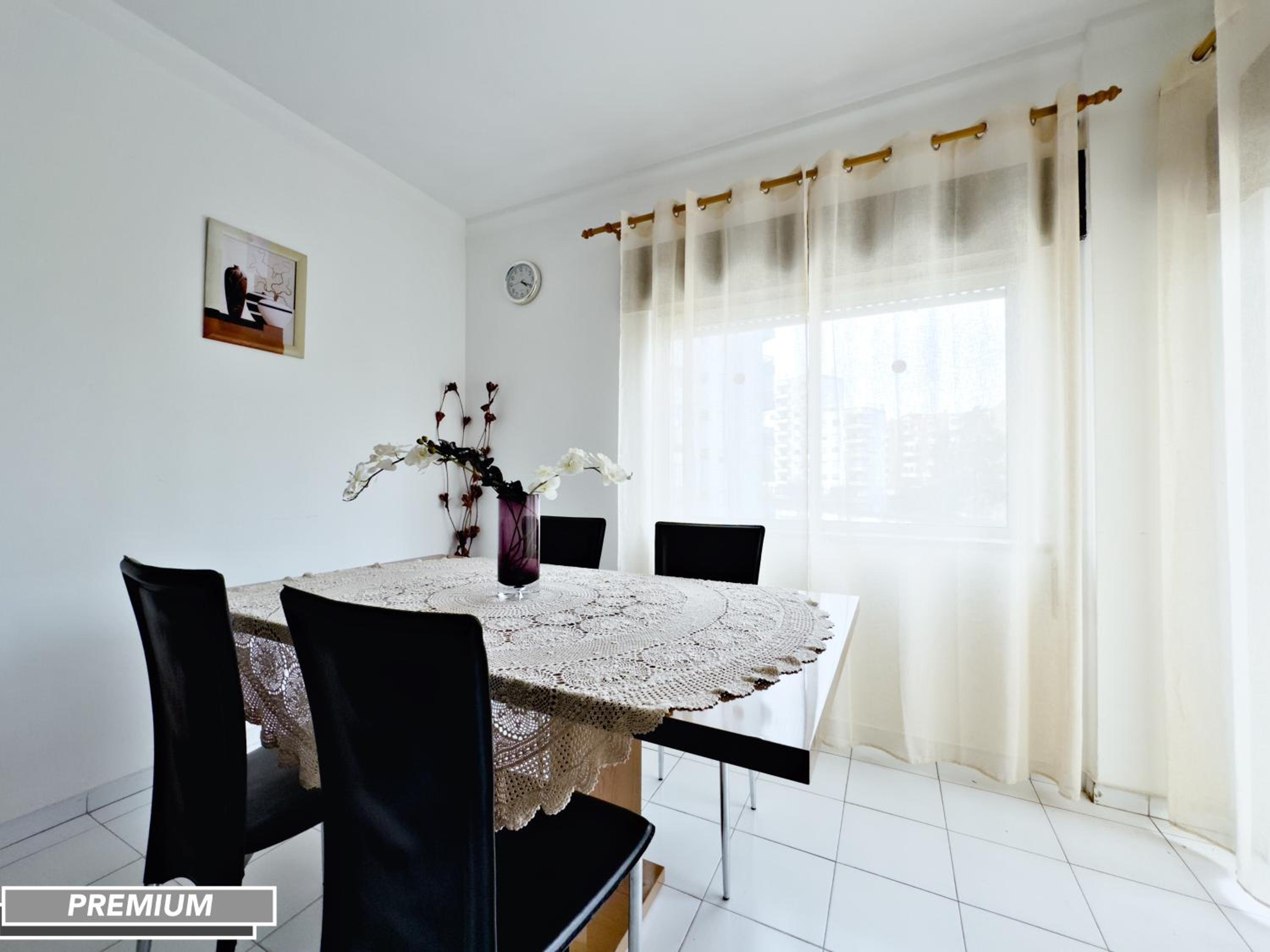 Premium Two-Bedroom Apartment - Photo 4