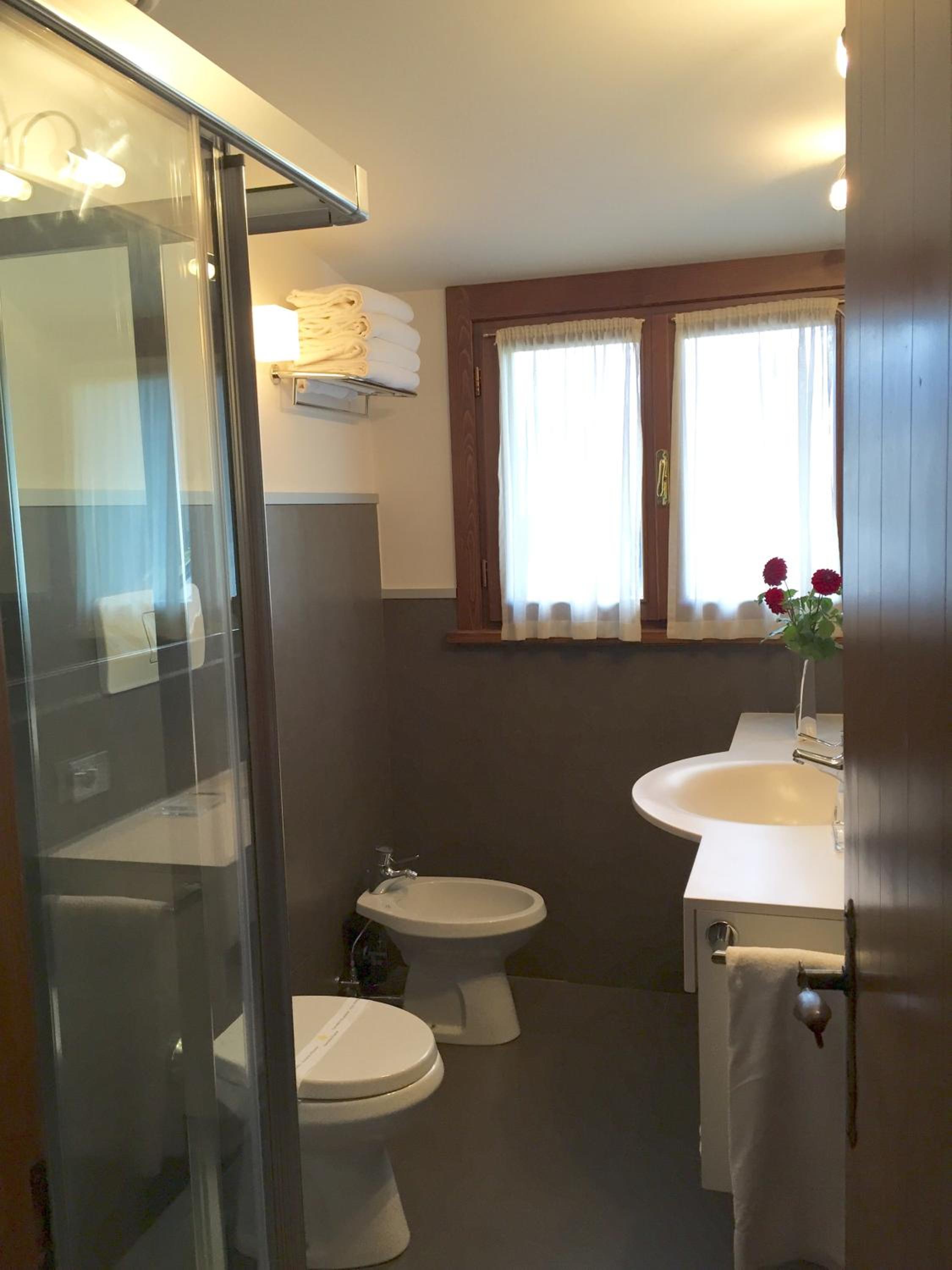 One-Bedroom Apartment (4 Adults) photo 2