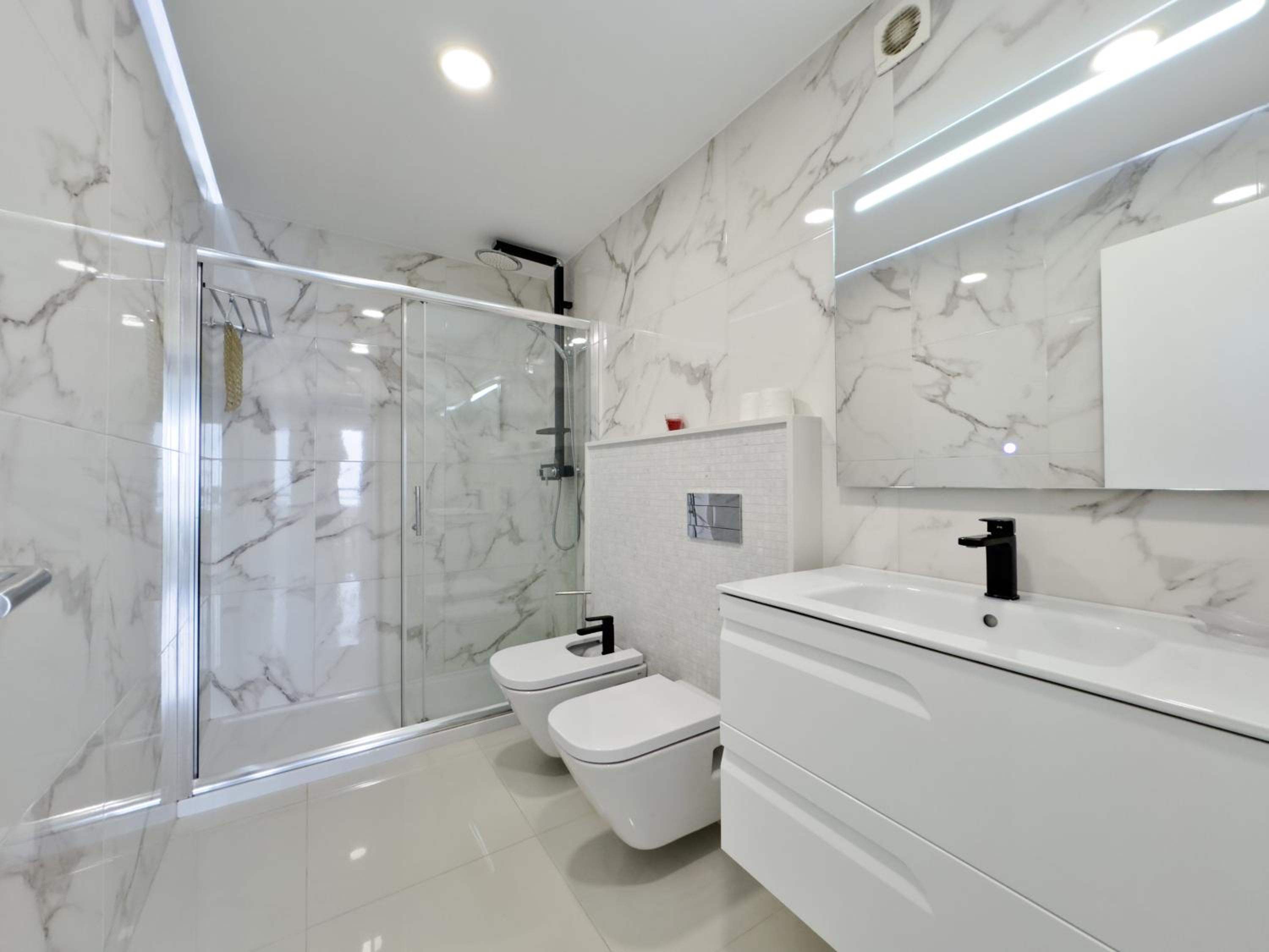 Superior Large One-Bedroom Apartment with Sea View - Photo 2