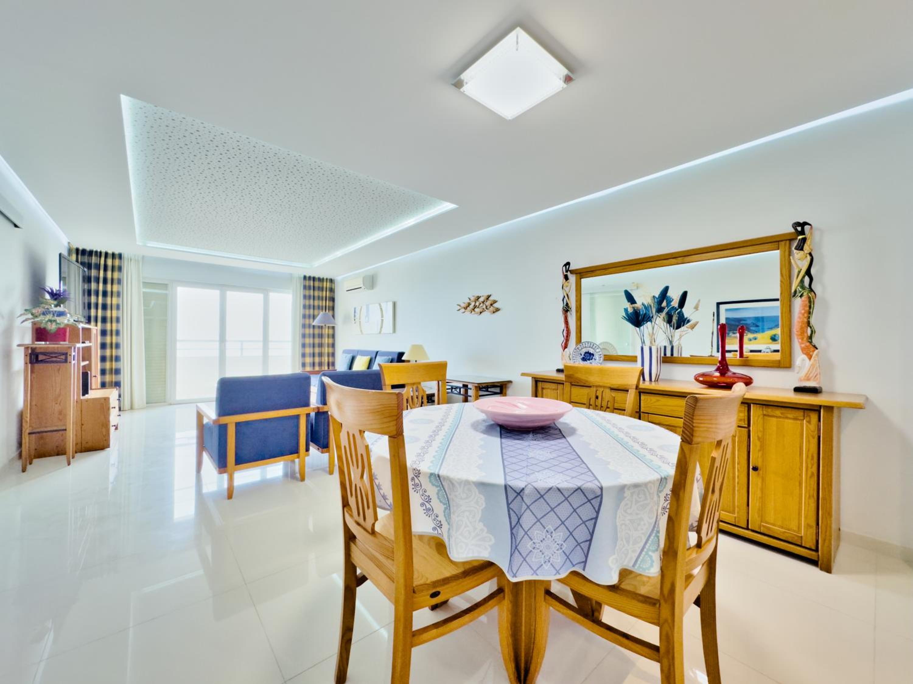 Superior Large One-Bedroom Apartment with Sea View - Photo 27