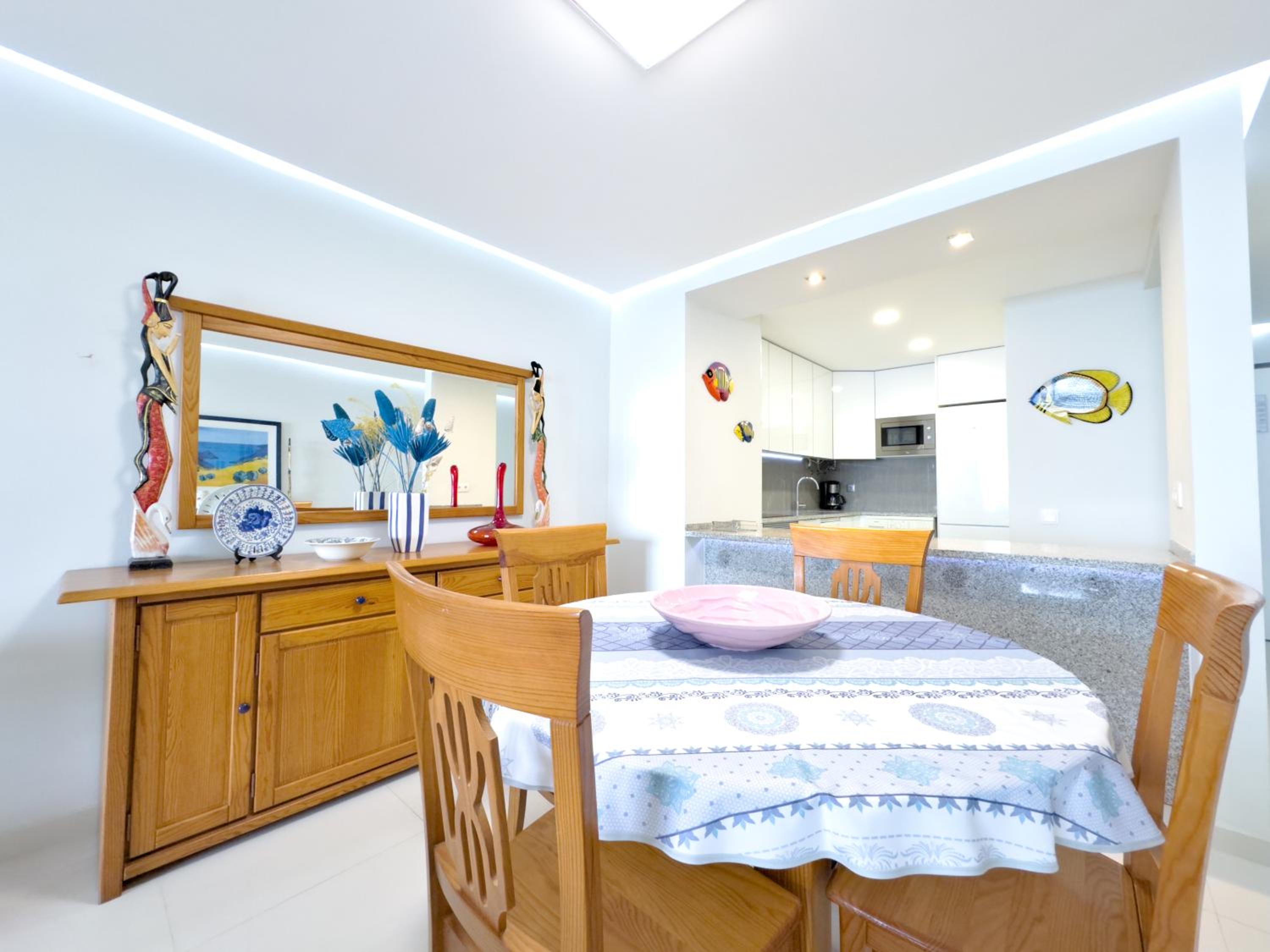 Superior Large One-Bedroom Apartment with Sea View - Photo 26