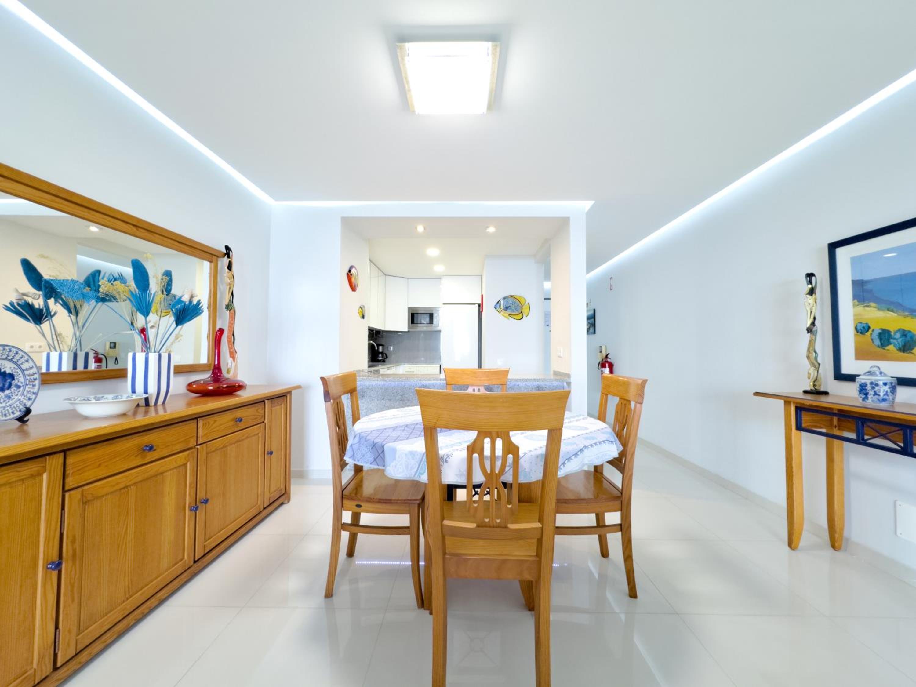 Superior Large One-Bedroom Apartment with Sea View - Photo 28