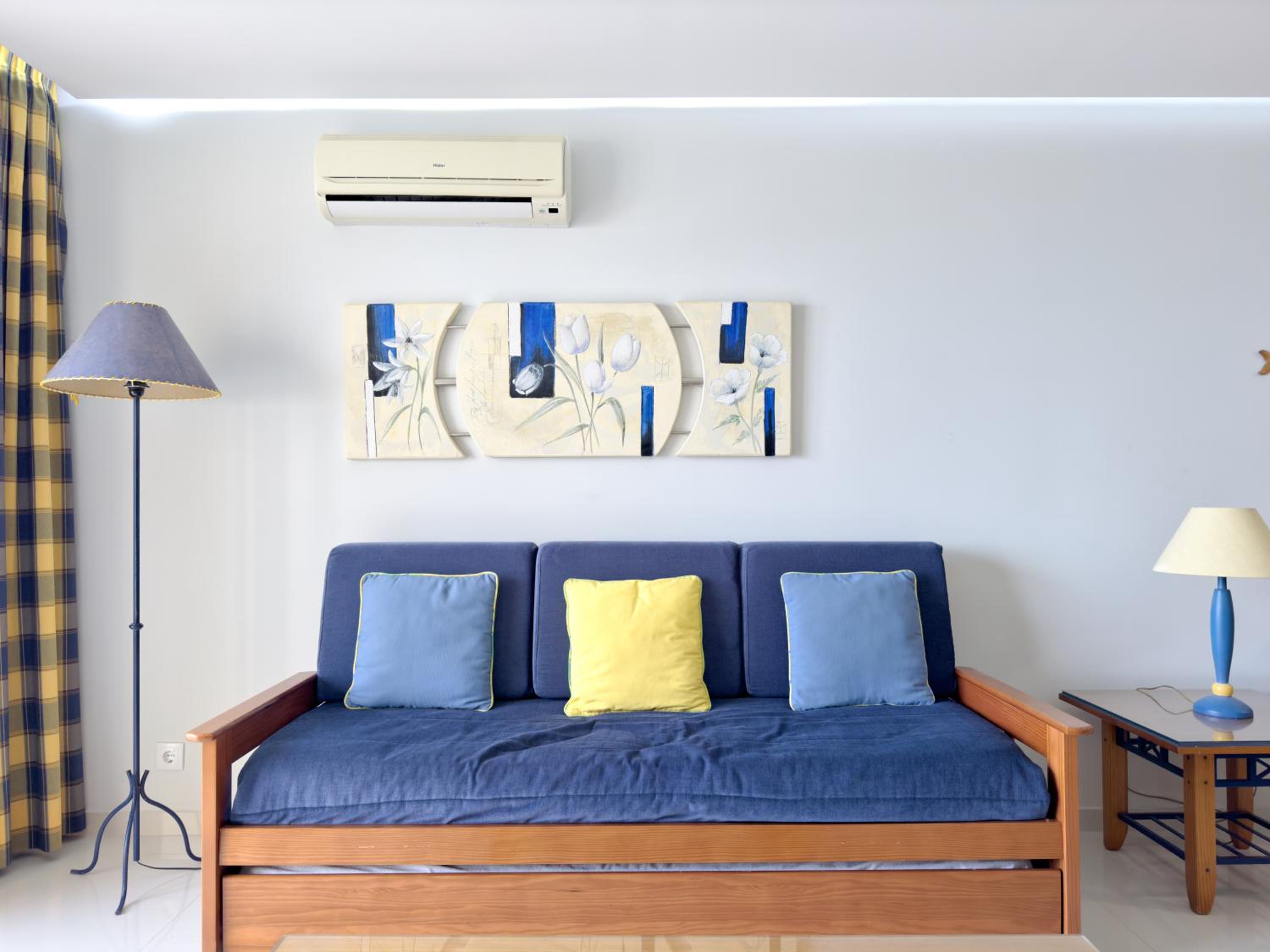 Superior Large One-Bedroom Apartment with Sea View - Photo 18