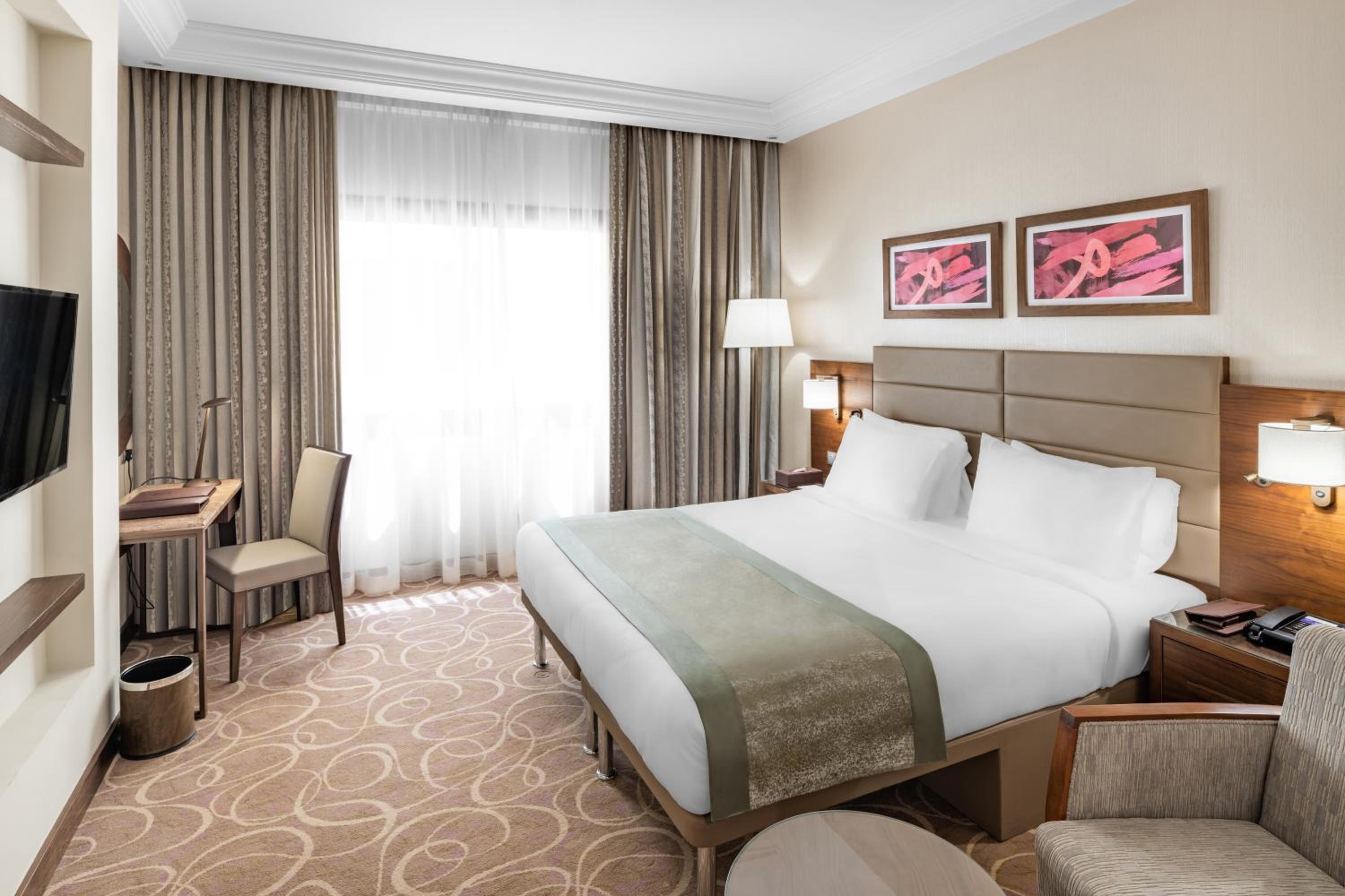 Deluxe King Room - Photo 5