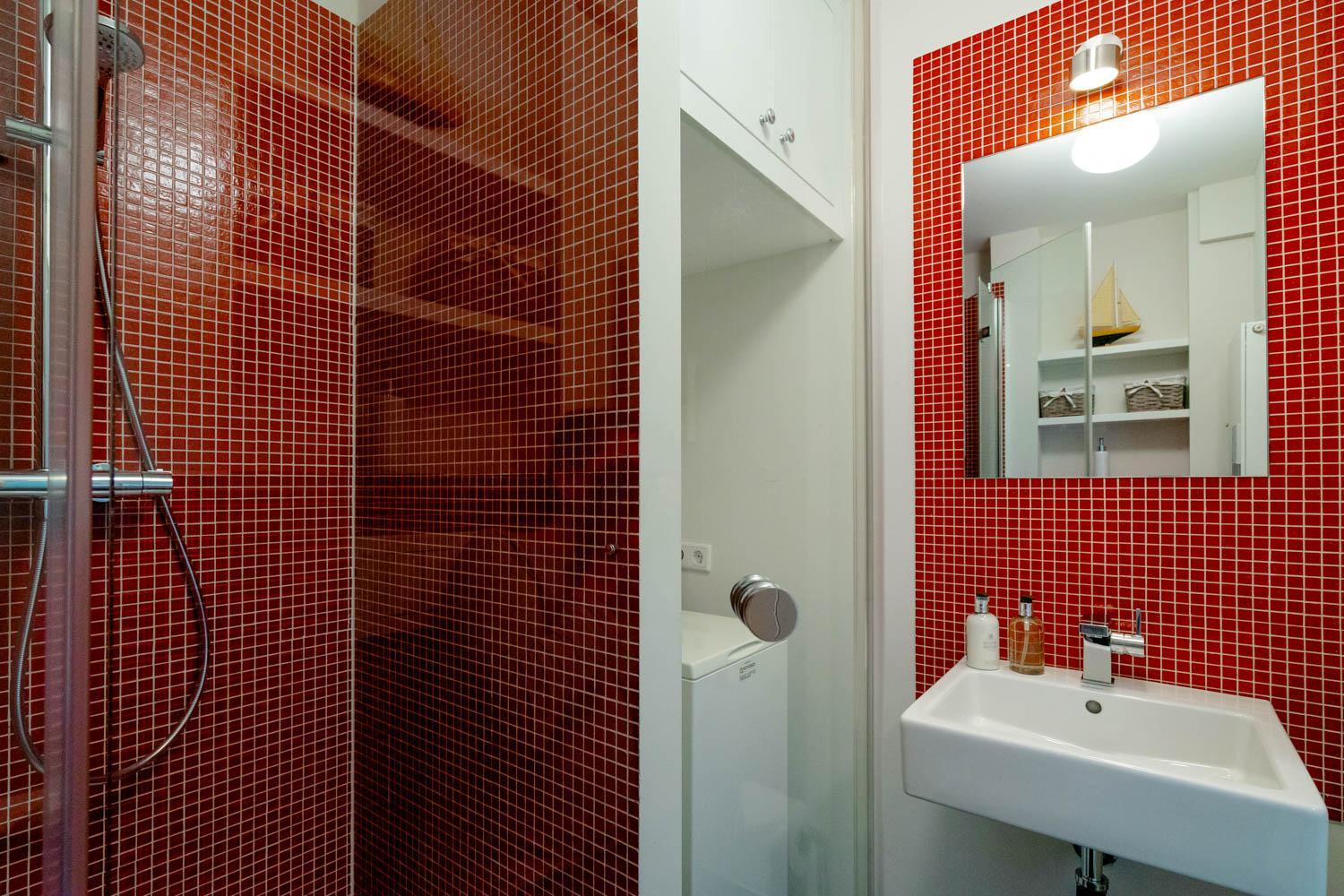 Apartment with Balcony - Photo 19