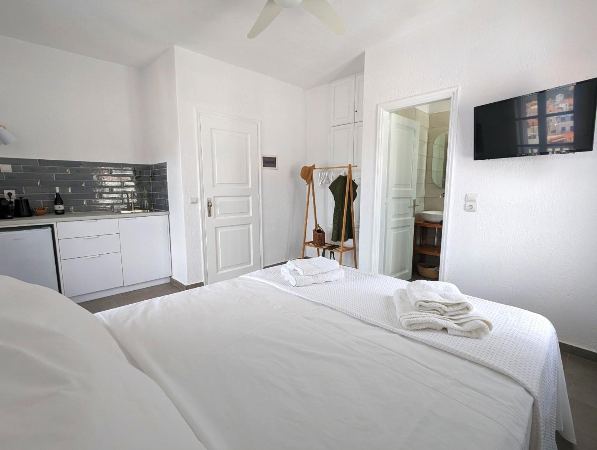 Double Room with Balcony and Sea View