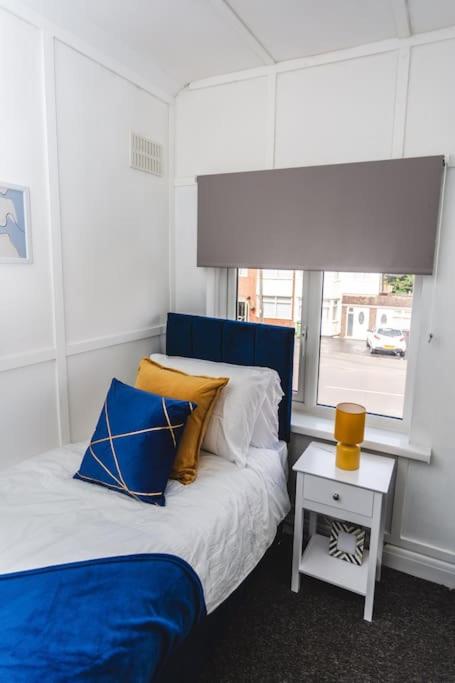 Three-Bedroom Apartment photo 2