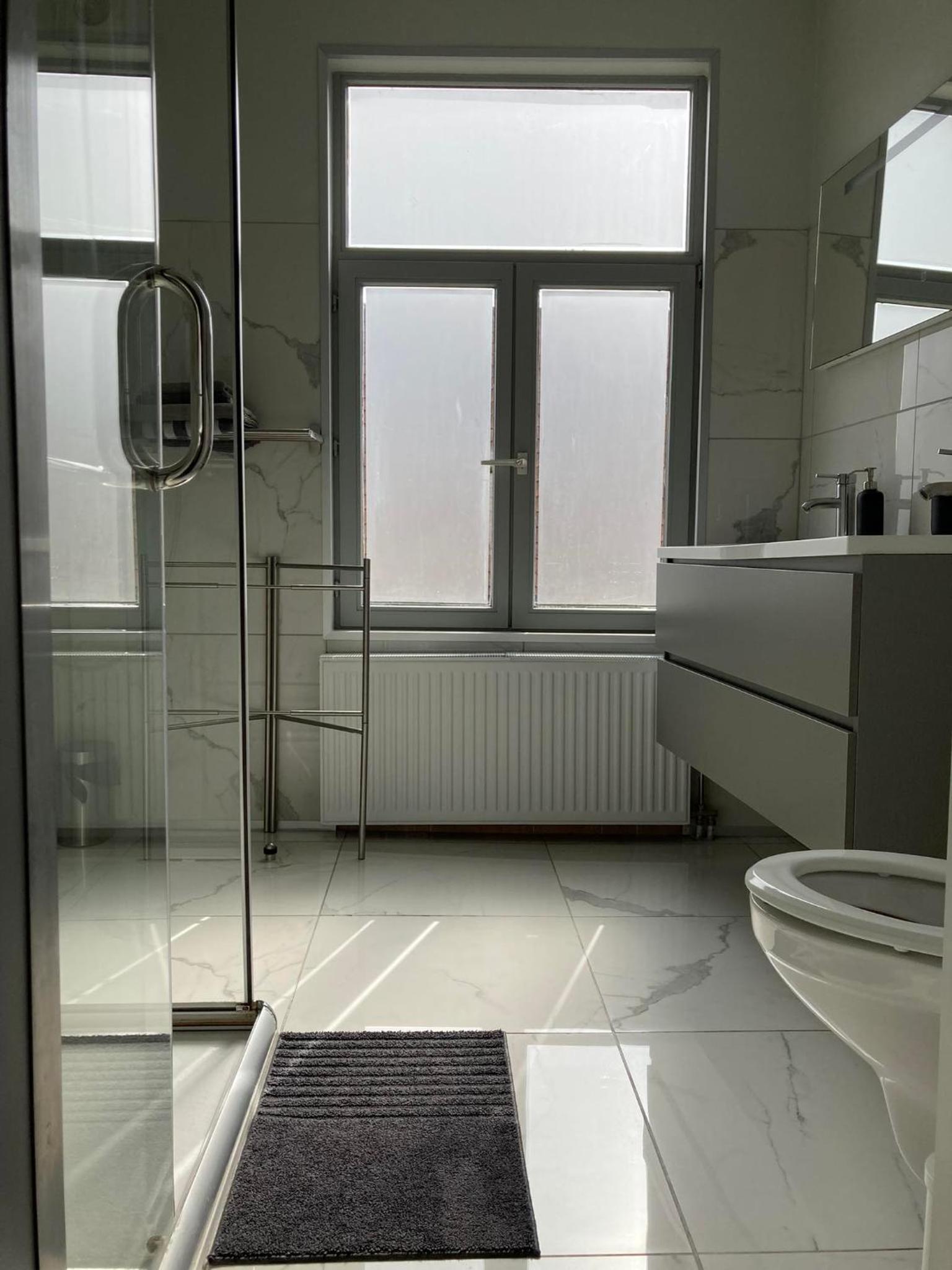 Family Room with Private Bathroom - Photo 8