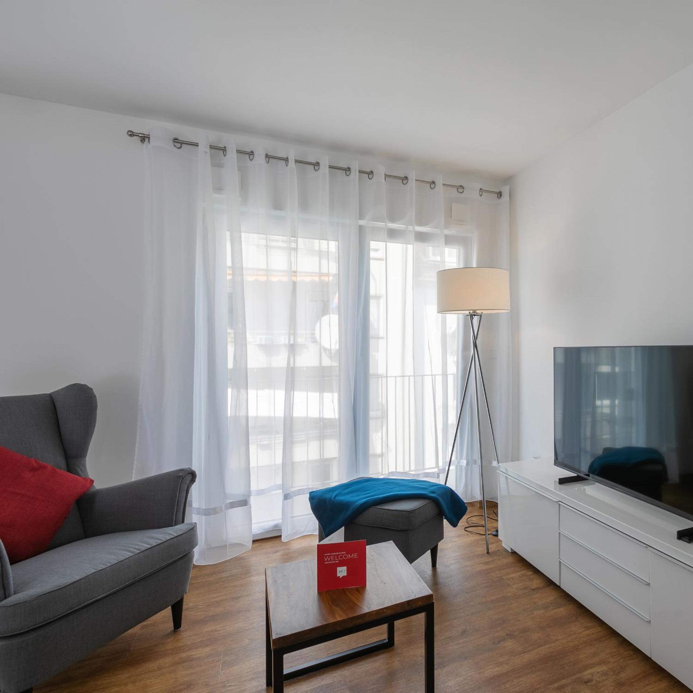 One-Bedroom Apartment photo 1
