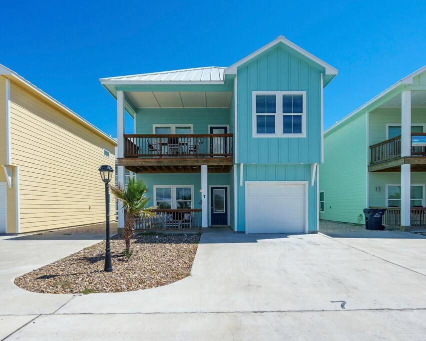 Three-Bedroom House photo 3