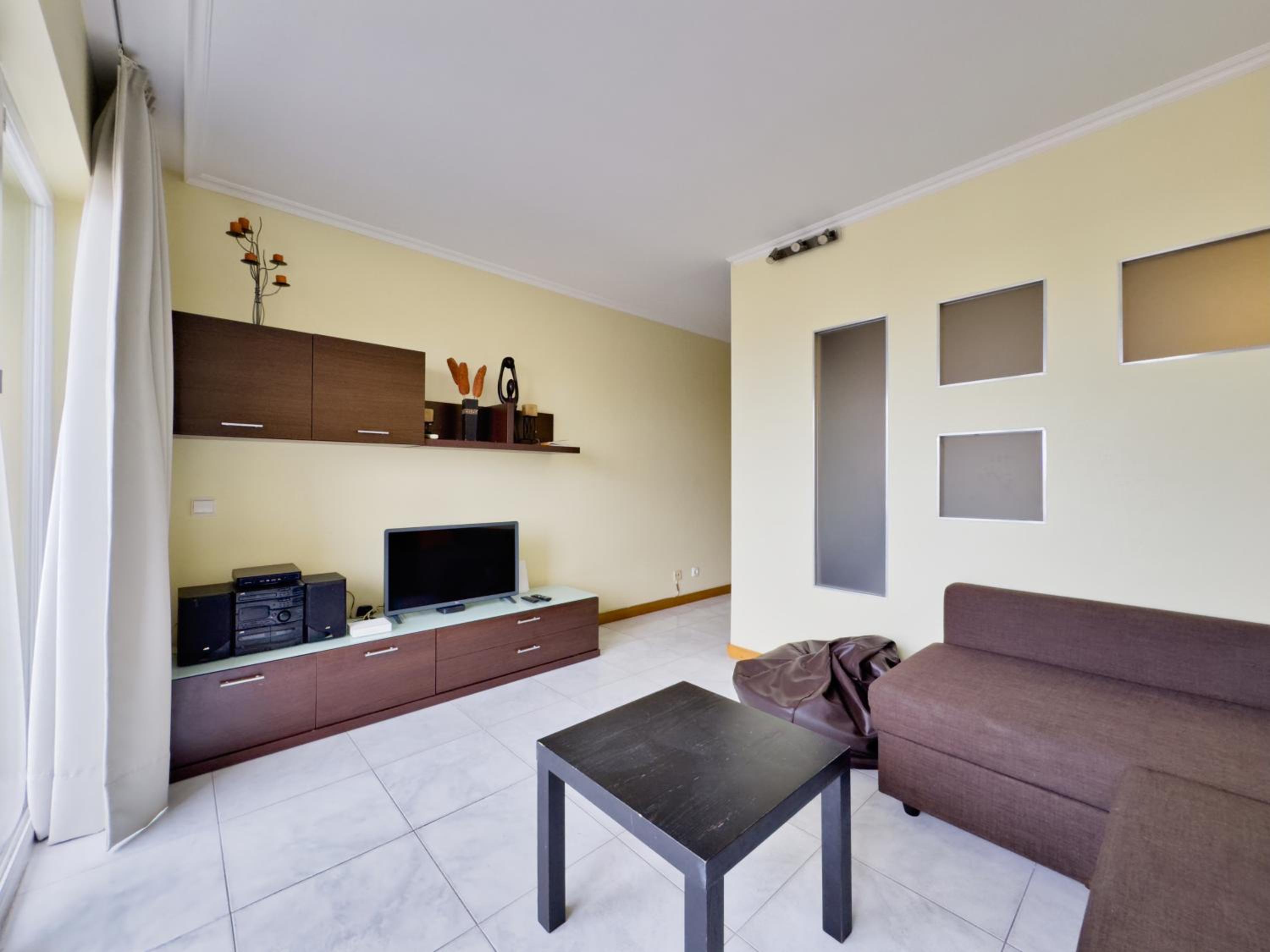 One-Bedroom Apartment with City and River View - Photo 1