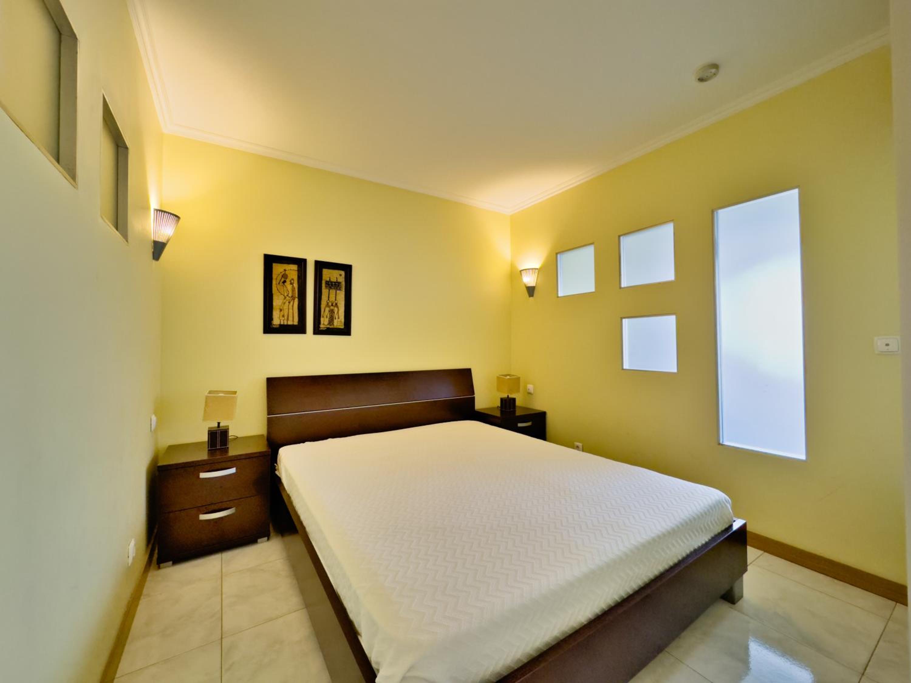 One-Bedroom Apartment with City and River View - Photo 15