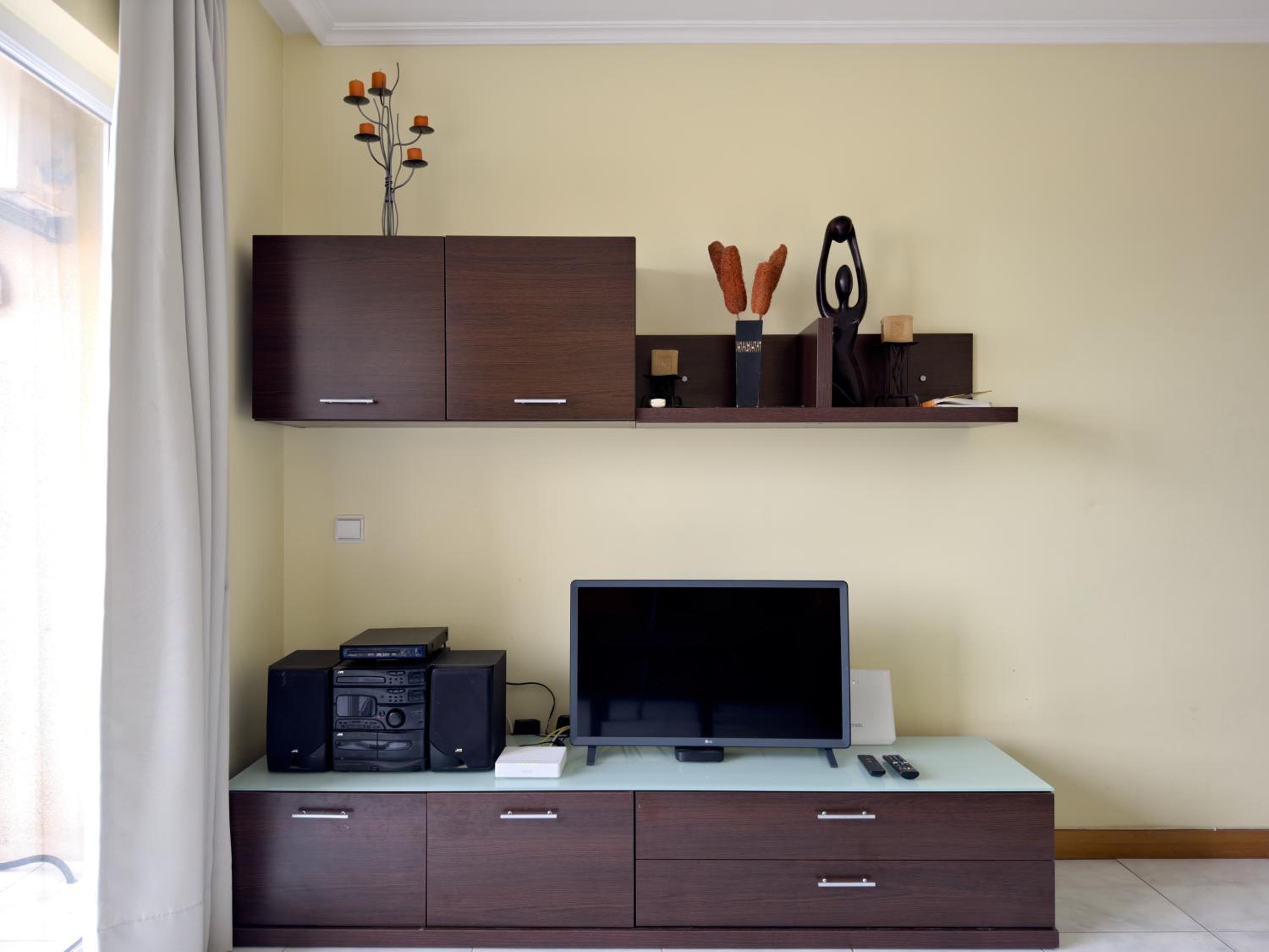 One-Bedroom Apartment with City and River View - Photo 21