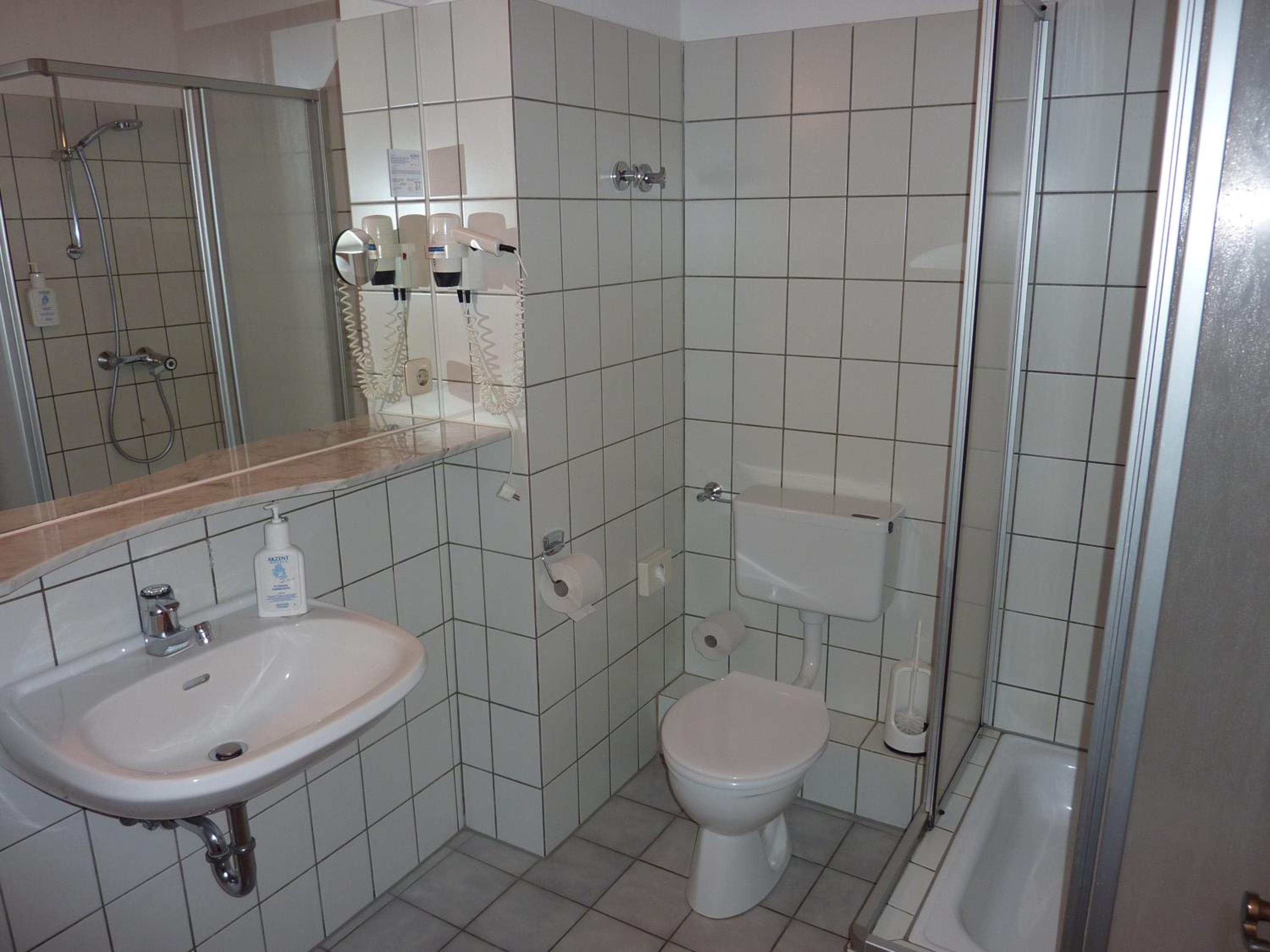 Double Room - Photo 11