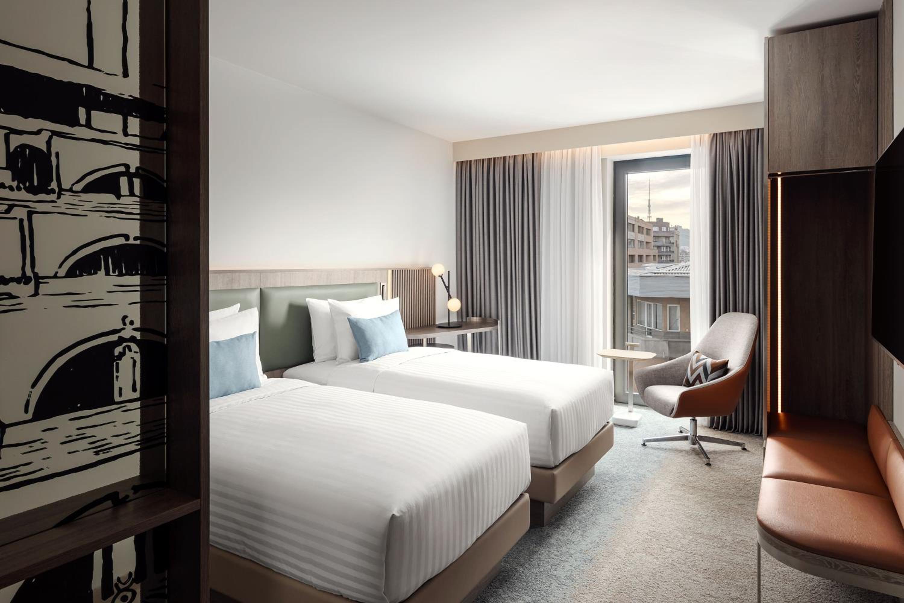 Superior Twin Room with City View photo 1