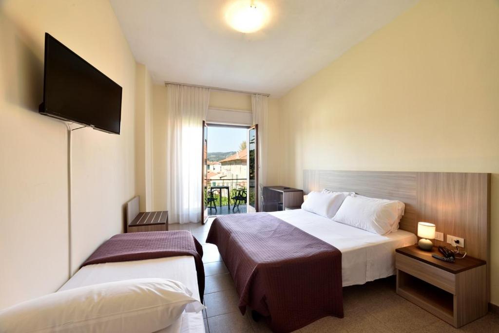 Classic Quadruple Room - Photo 2